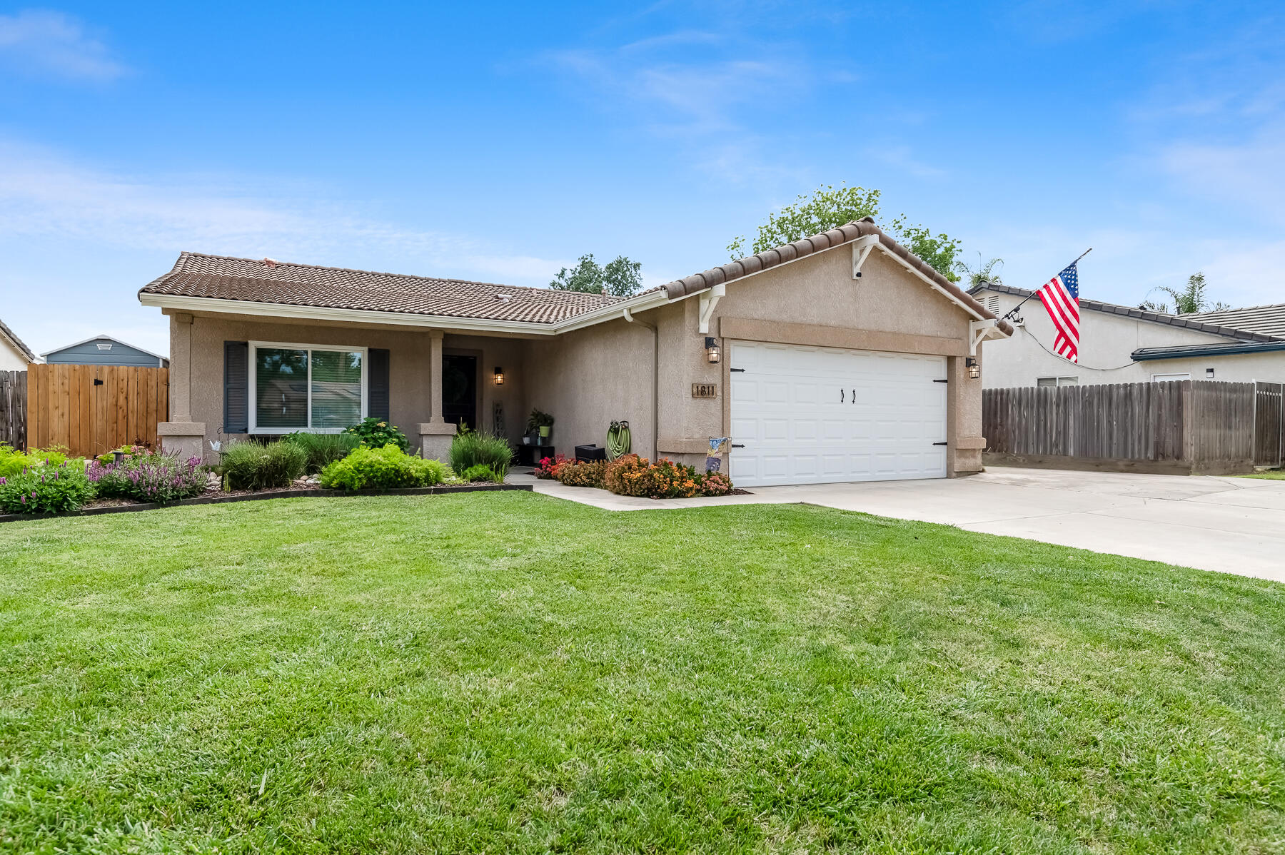 1811 E Country Ct, Visalia, CA 93292