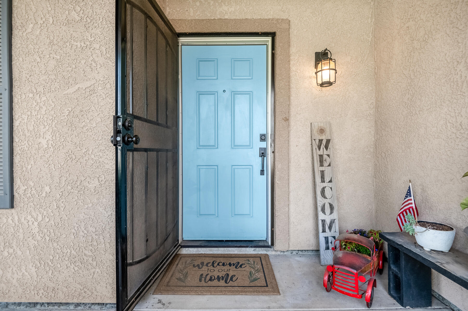 1811 E Country Ct, Visalia, CA 93292