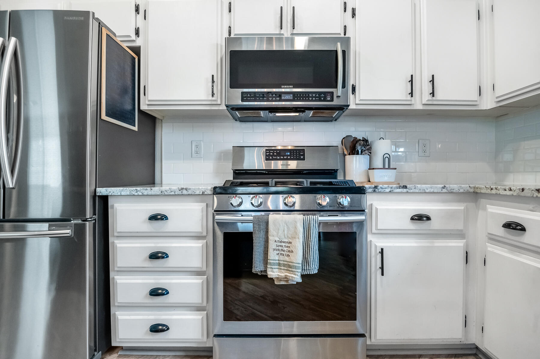 1811 E Country Ct, Visalia, CA 93292