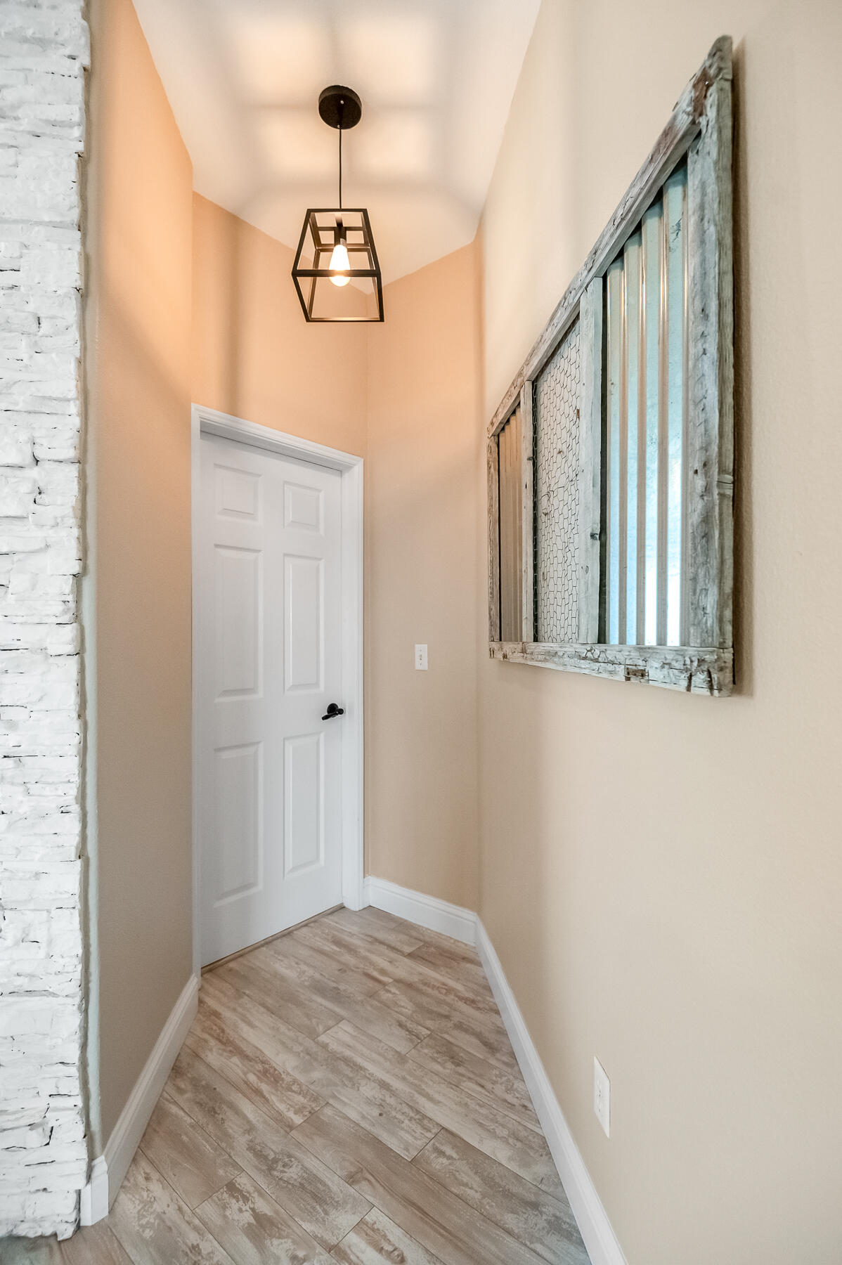 1811 E Country Ct, Visalia, CA 93292