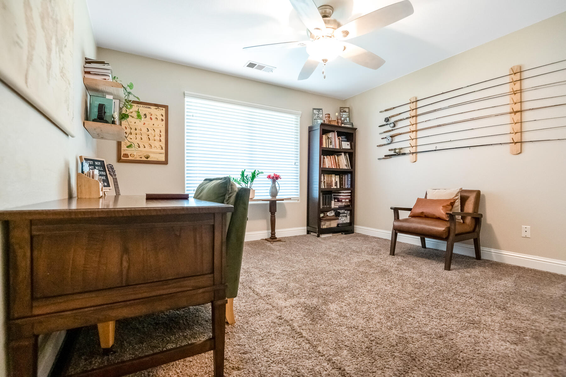 1811 E Country Ct, Visalia, CA 93292