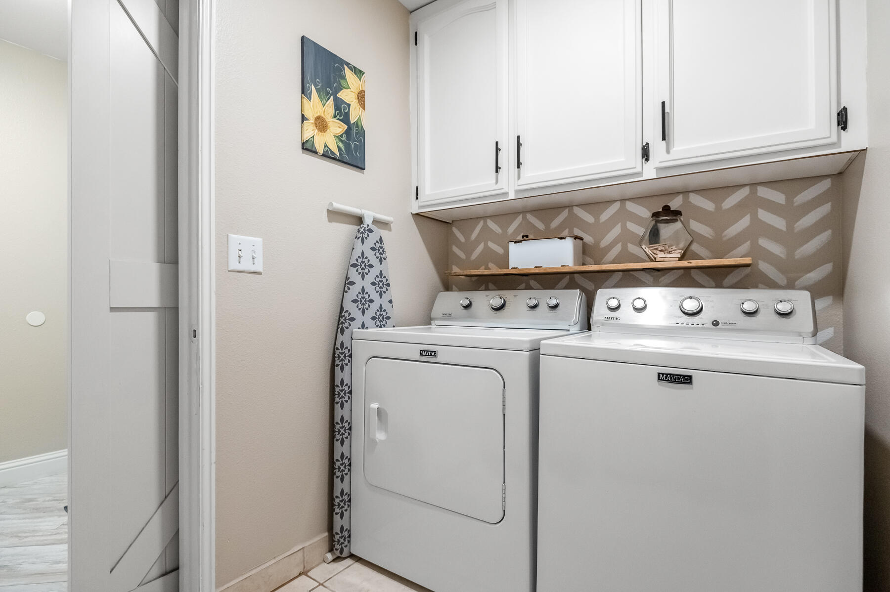 1811 E Country Ct, Visalia, CA 93292