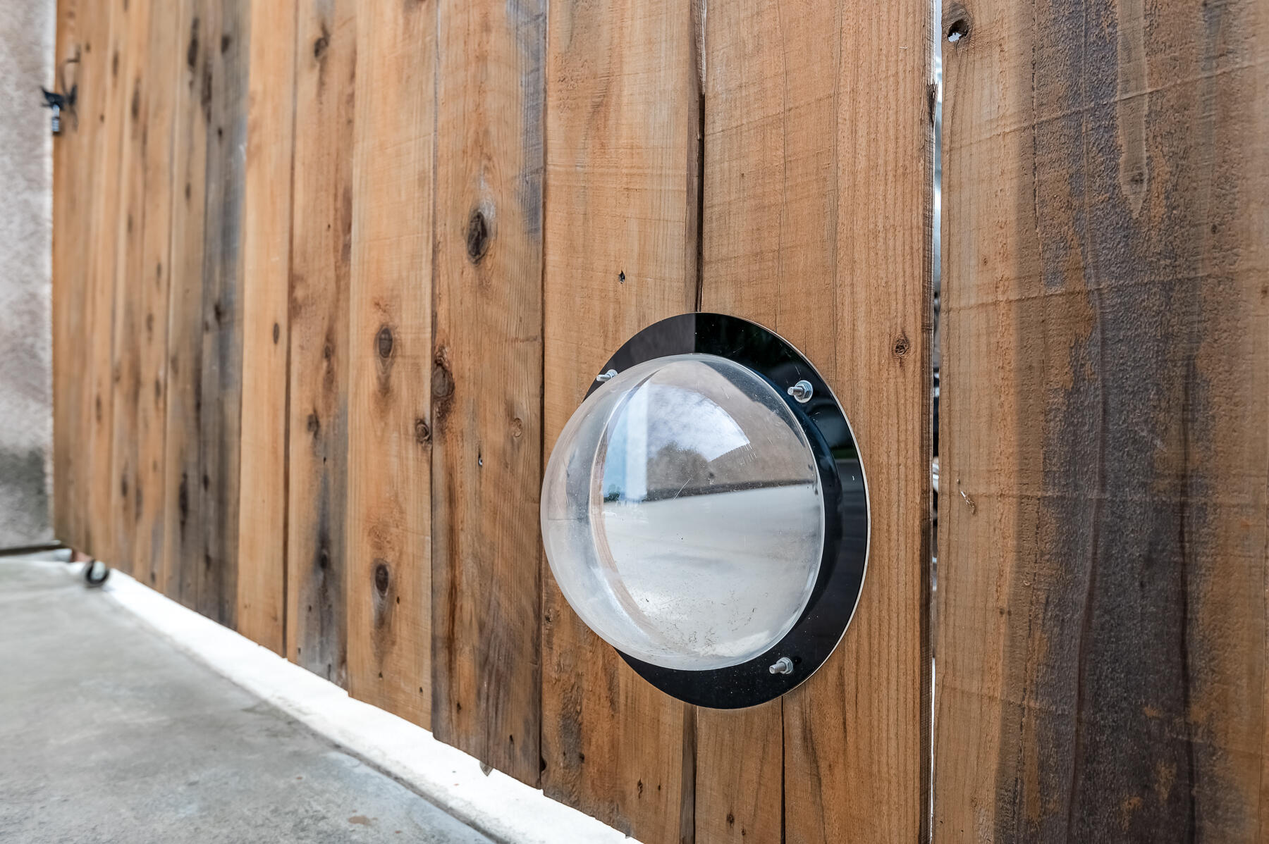 1811 E Country Ct, Visalia, CA 93292