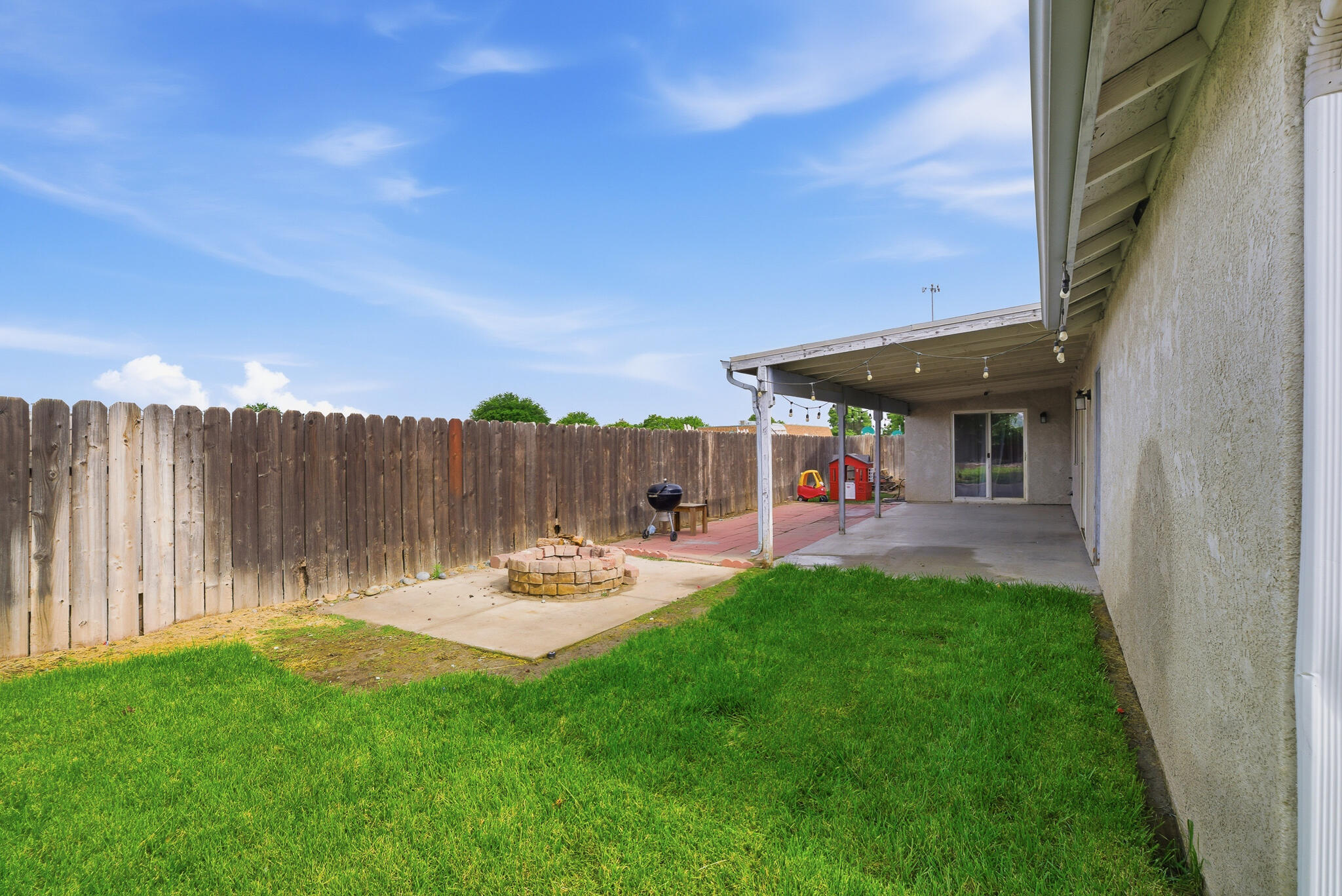 505 Westgate Pl, Lemoore, CA 93245