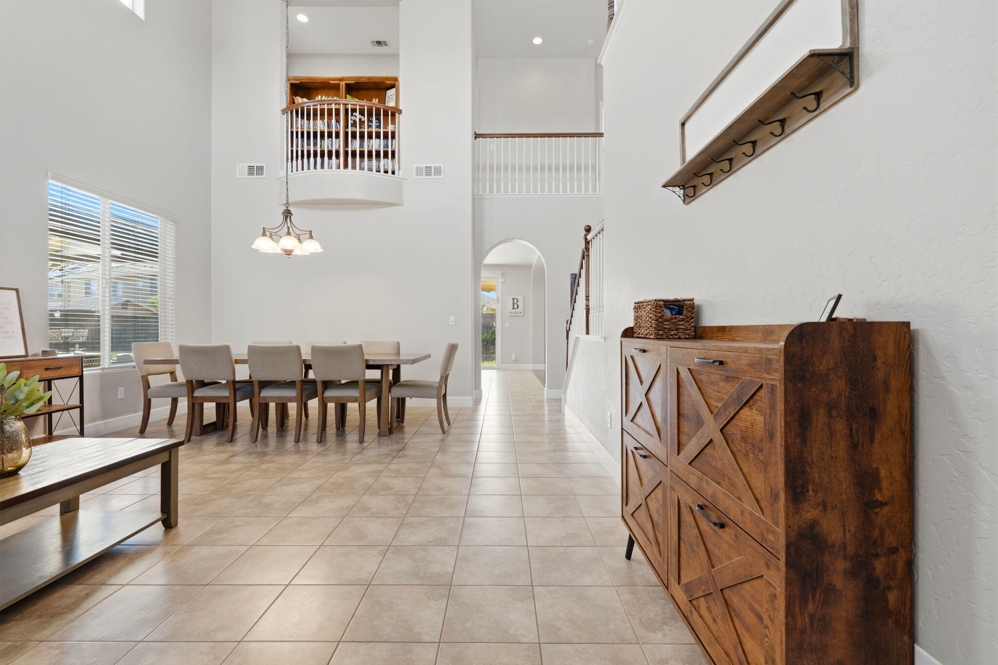 295 Johnson Ct, Tulare, CA 93274