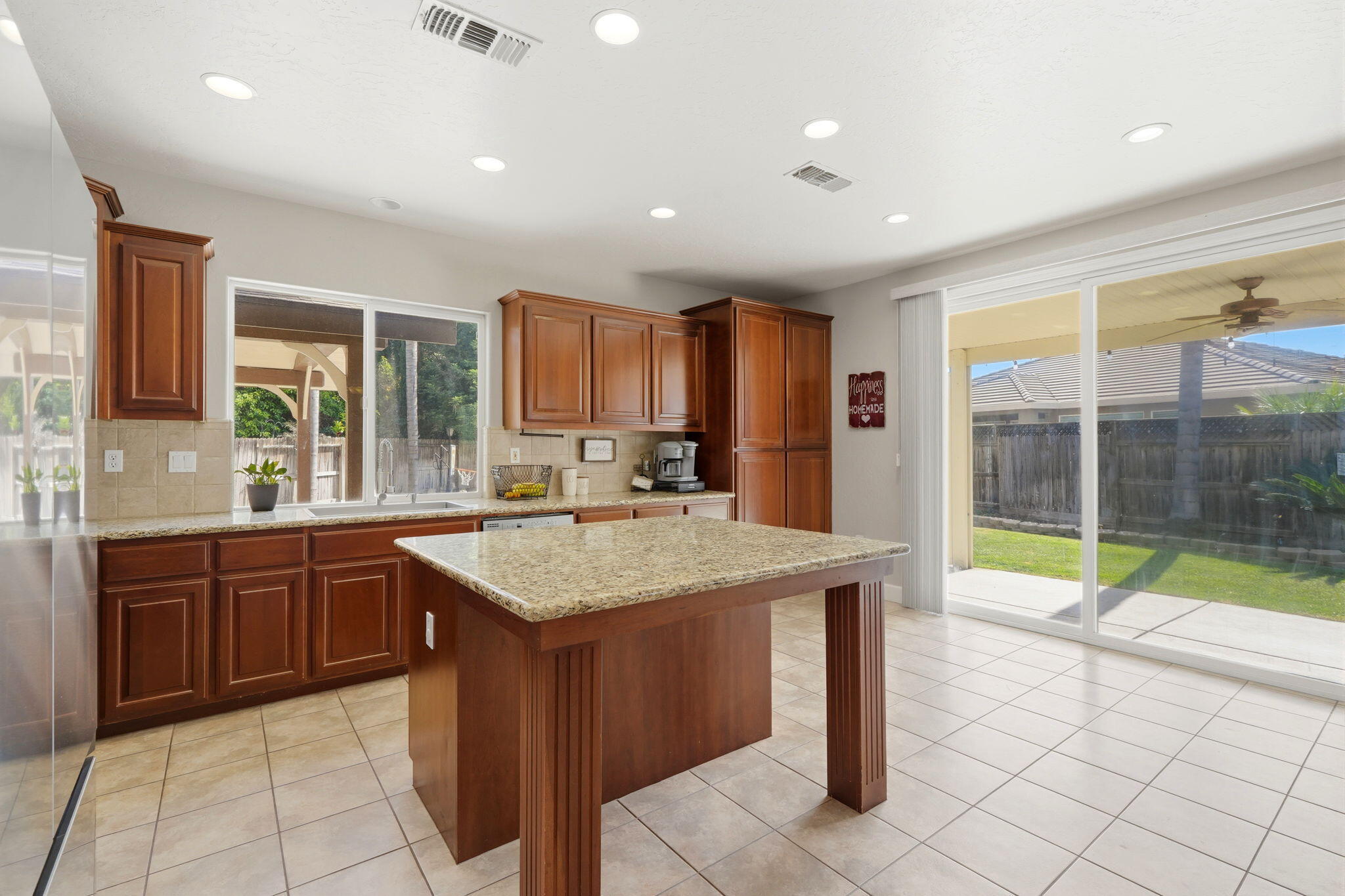 295 Johnson Ct, Tulare, CA 93274