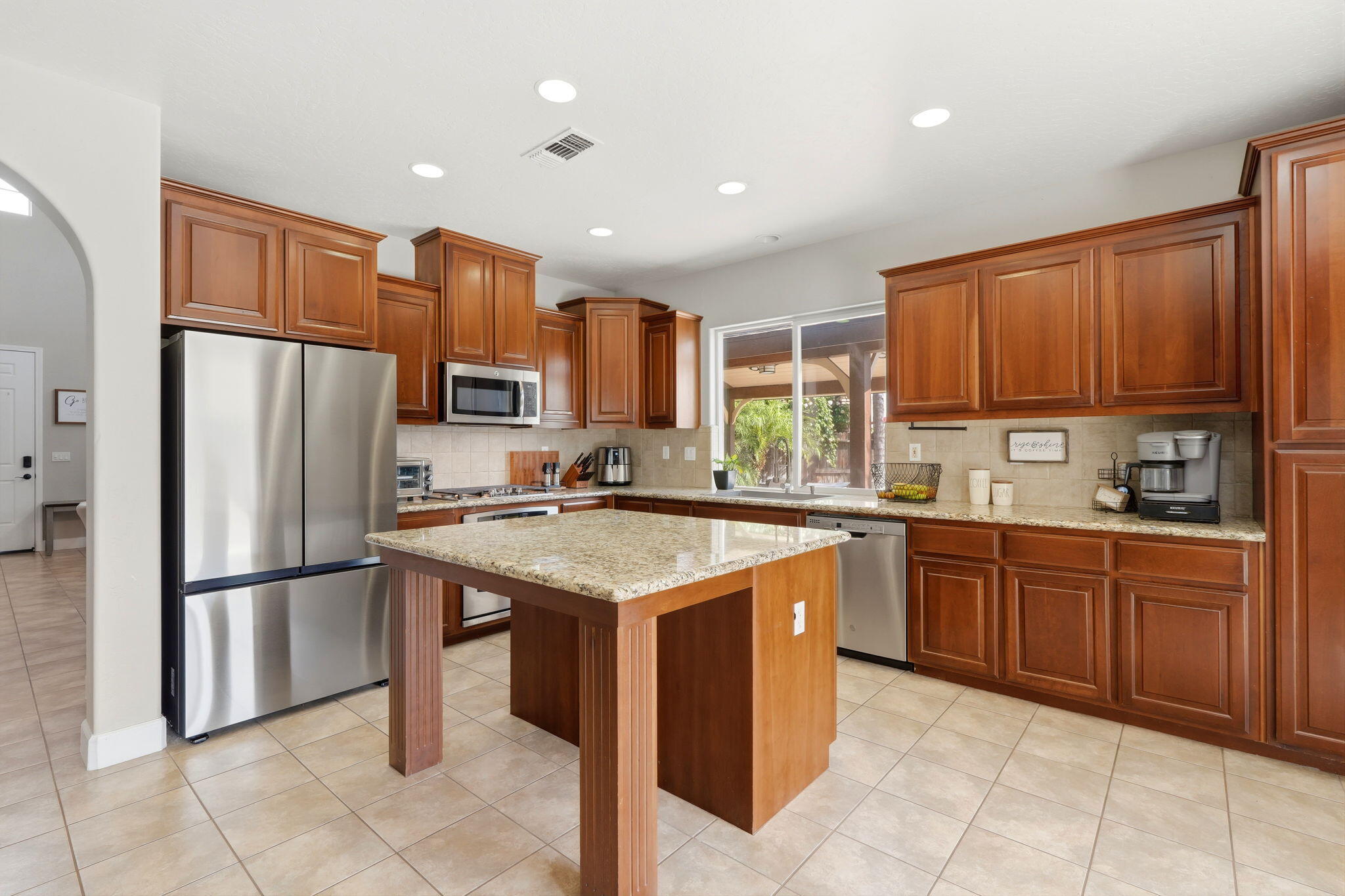 295 Johnson Ct, Tulare, CA 93274