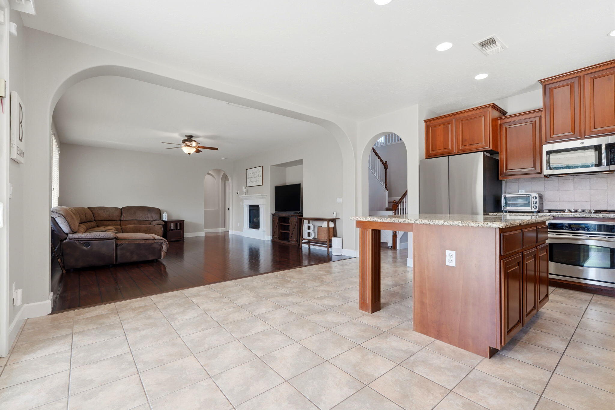 295 Johnson Ct, Tulare, CA 93274