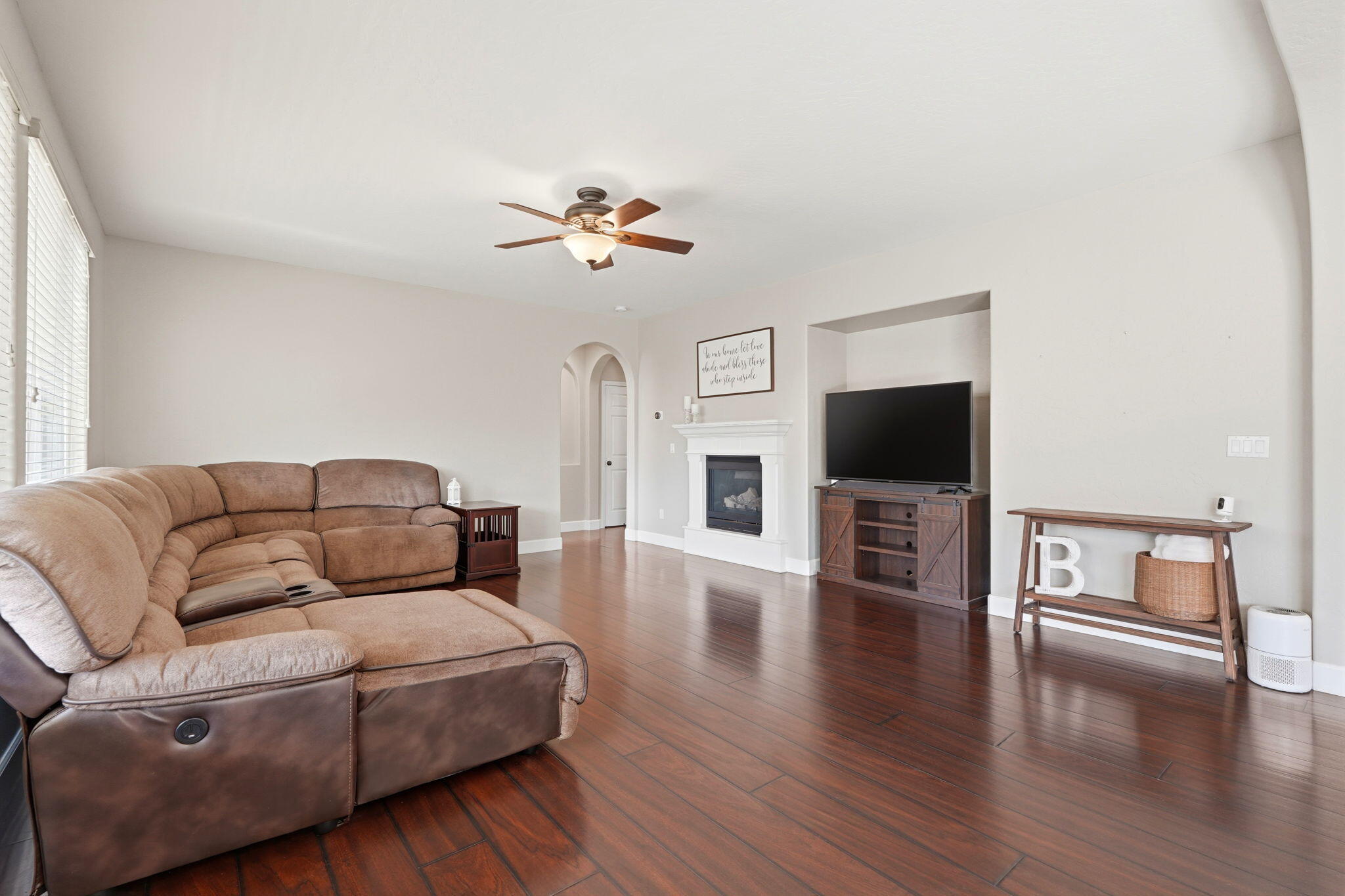 295 Johnson Ct, Tulare, CA 93274