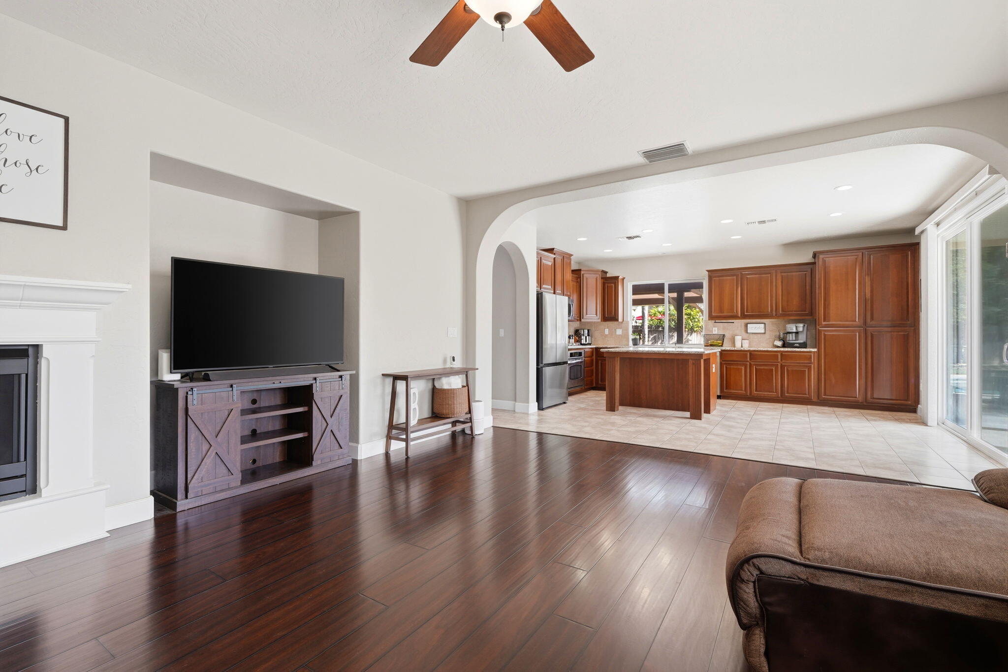 295 Johnson Ct, Tulare, CA 93274