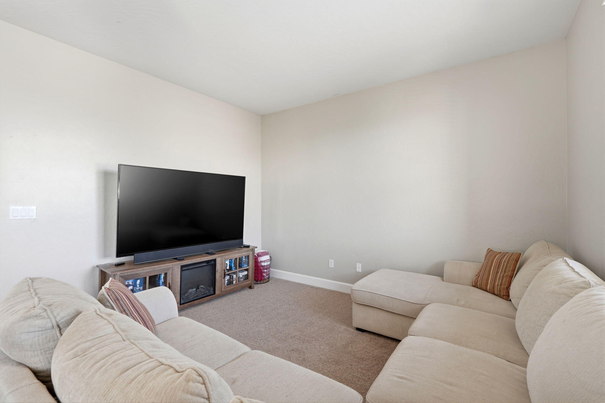 295 Johnson Ct, Tulare, CA 93274