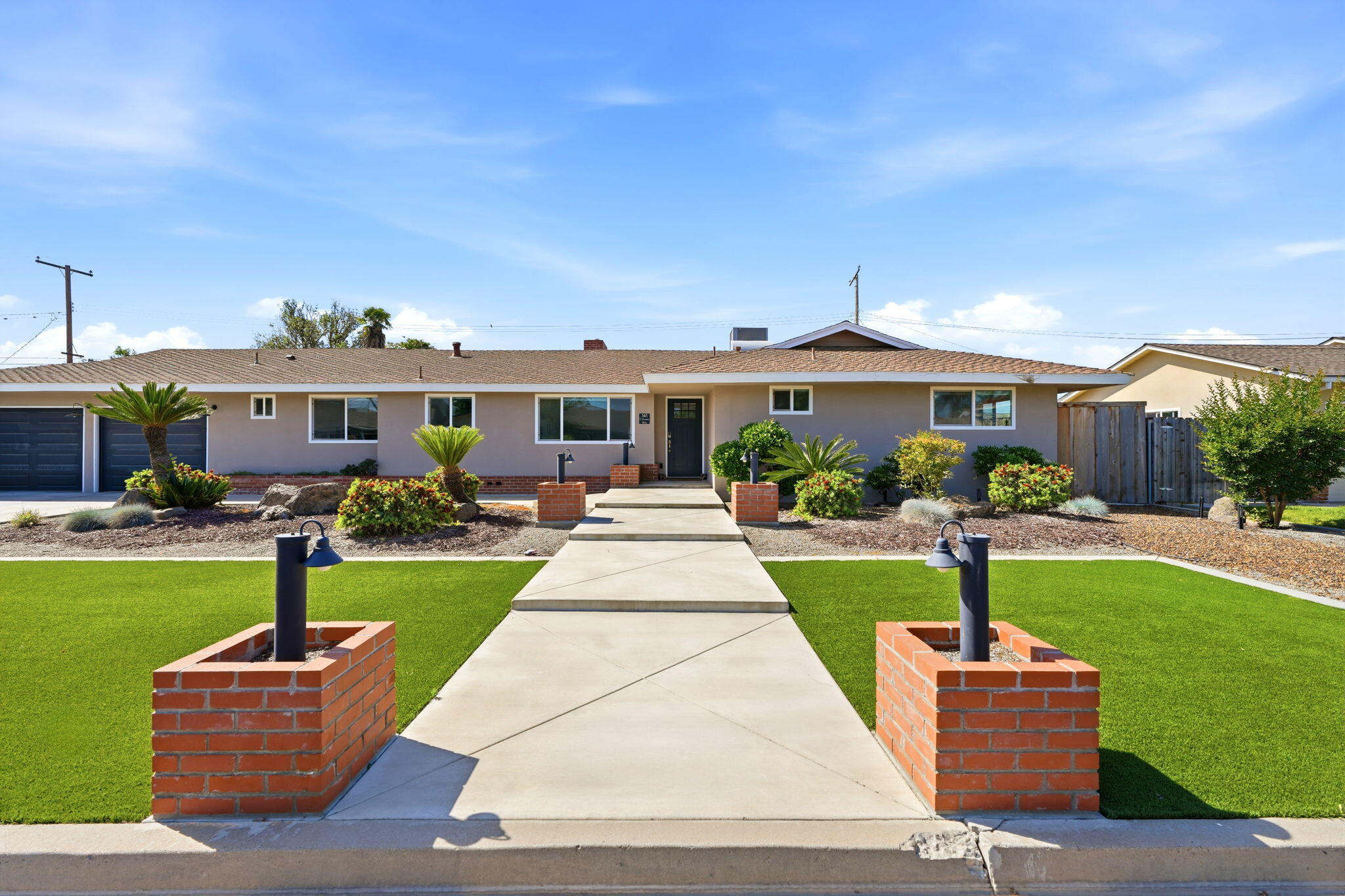 365 E Sycamore Dr, Hanford, CA 93230