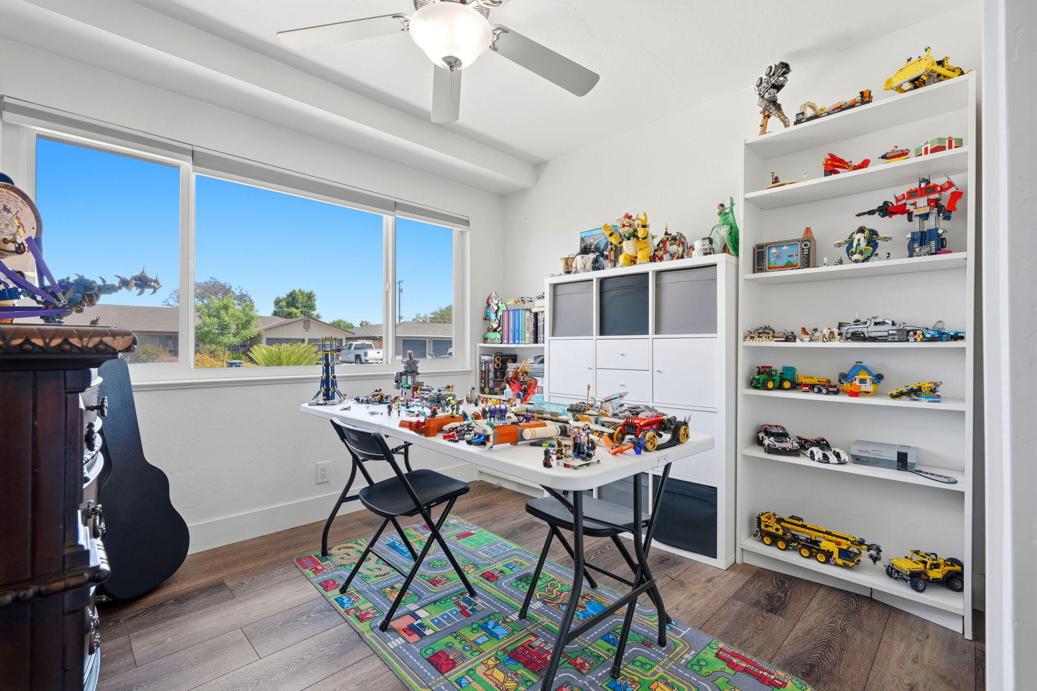 365 E Sycamore Dr, Hanford, CA 93230