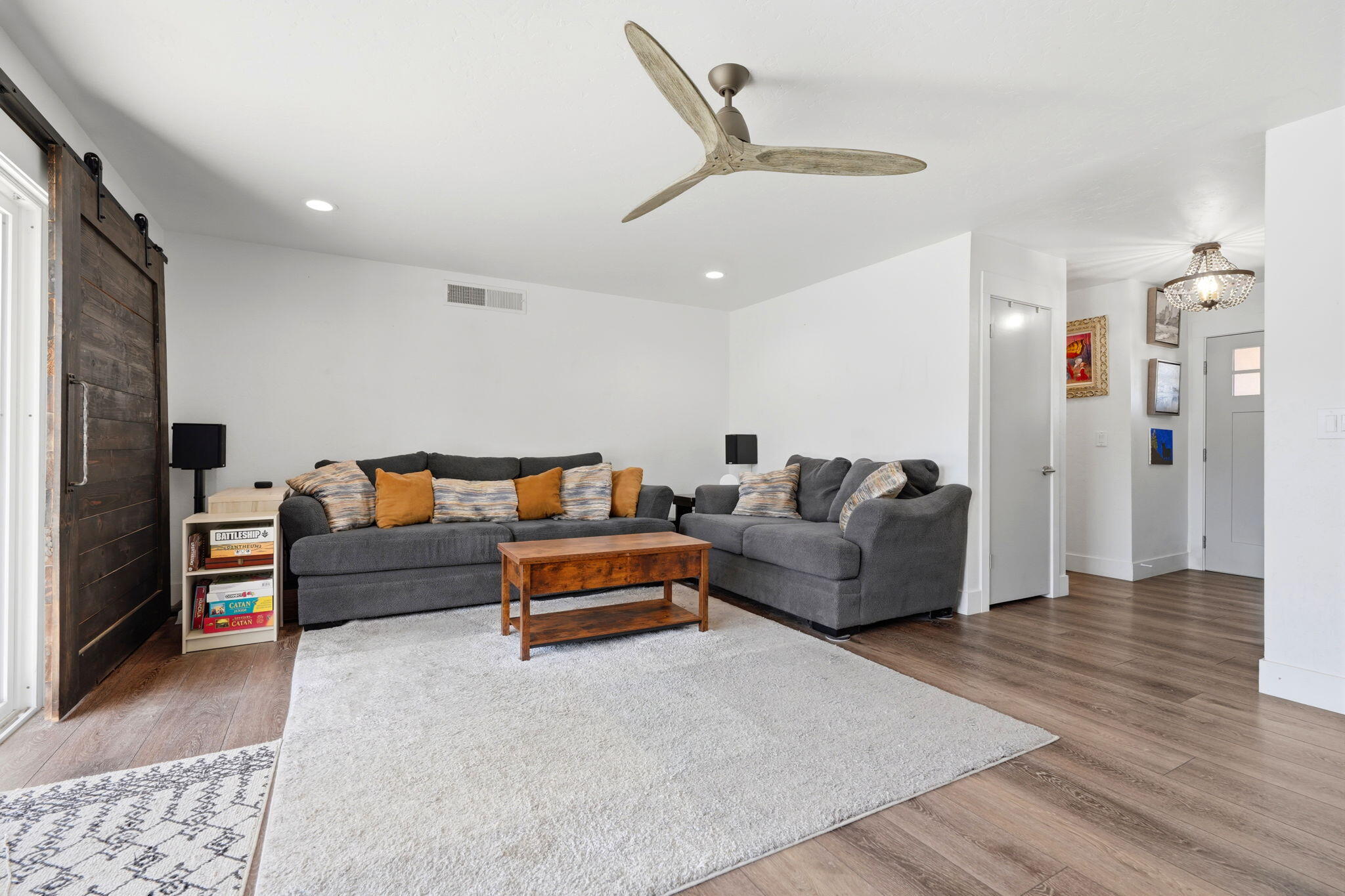 365 E Sycamore Dr, Hanford, CA 93230