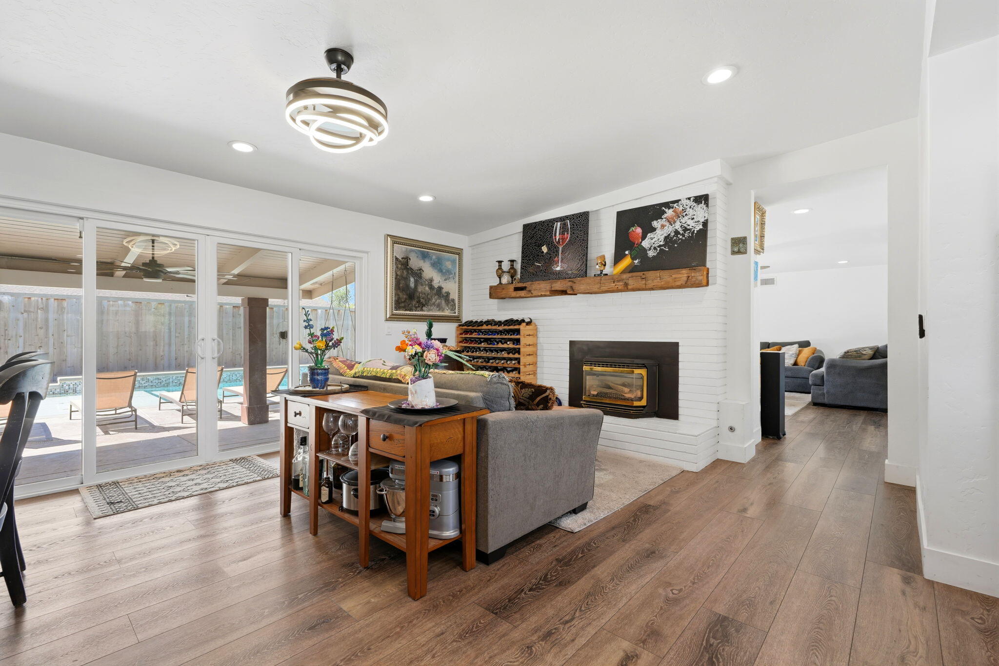 365 E Sycamore Dr, Hanford, CA 93230