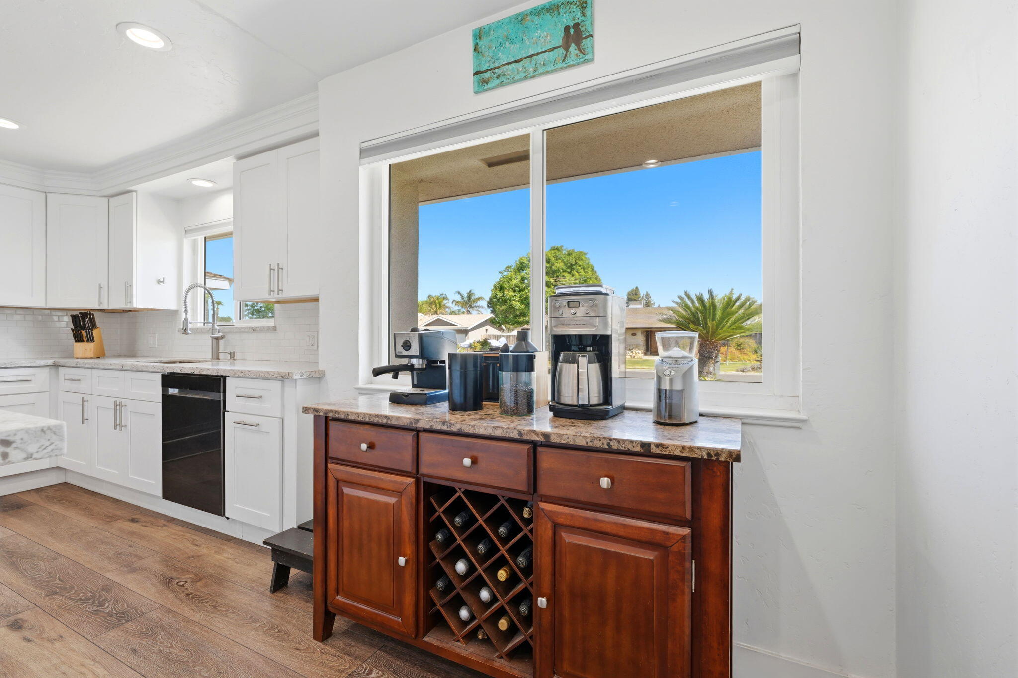 365 E Sycamore Dr, Hanford, CA 93230