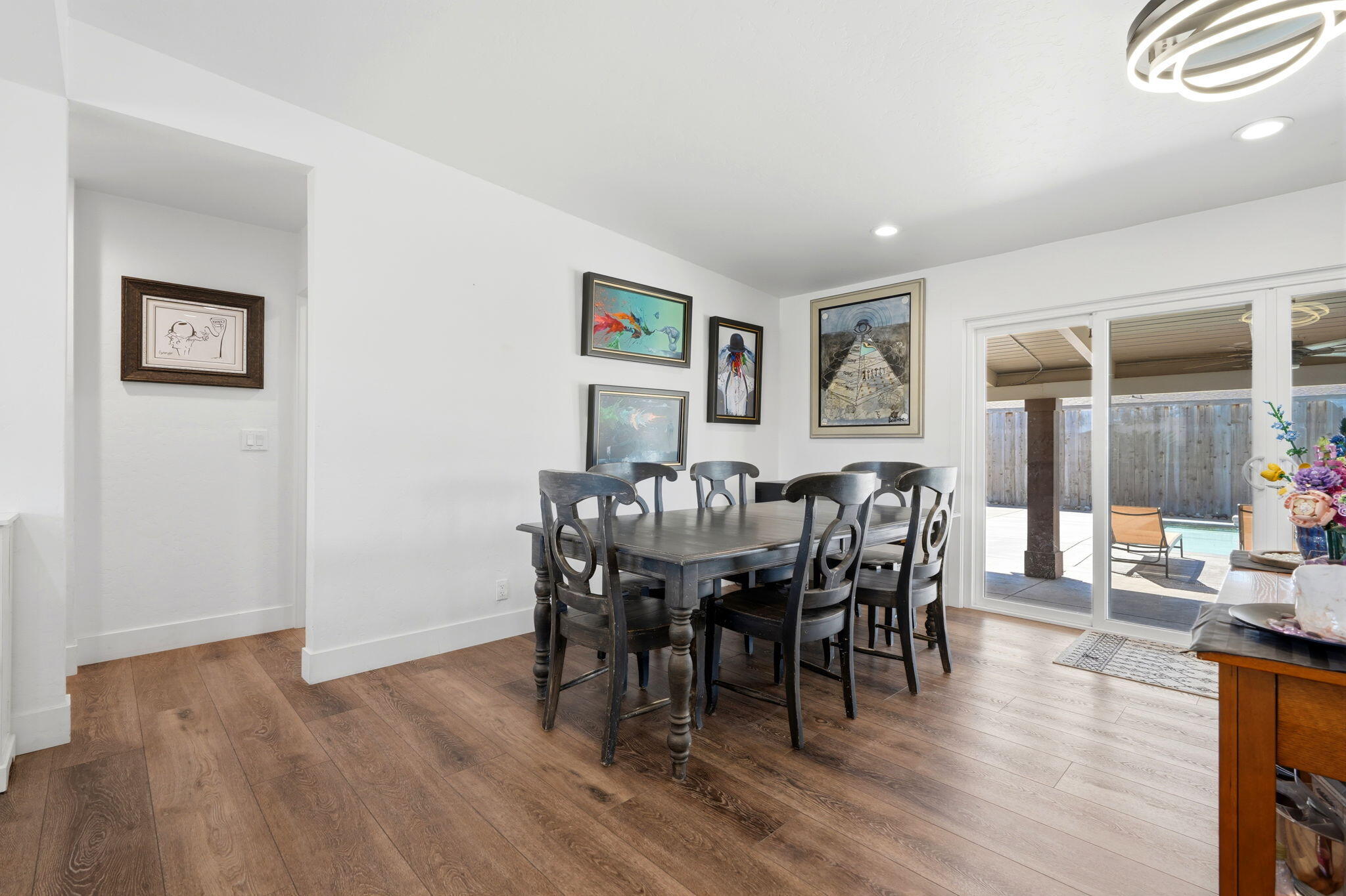 365 E Sycamore Dr, Hanford, CA 93230