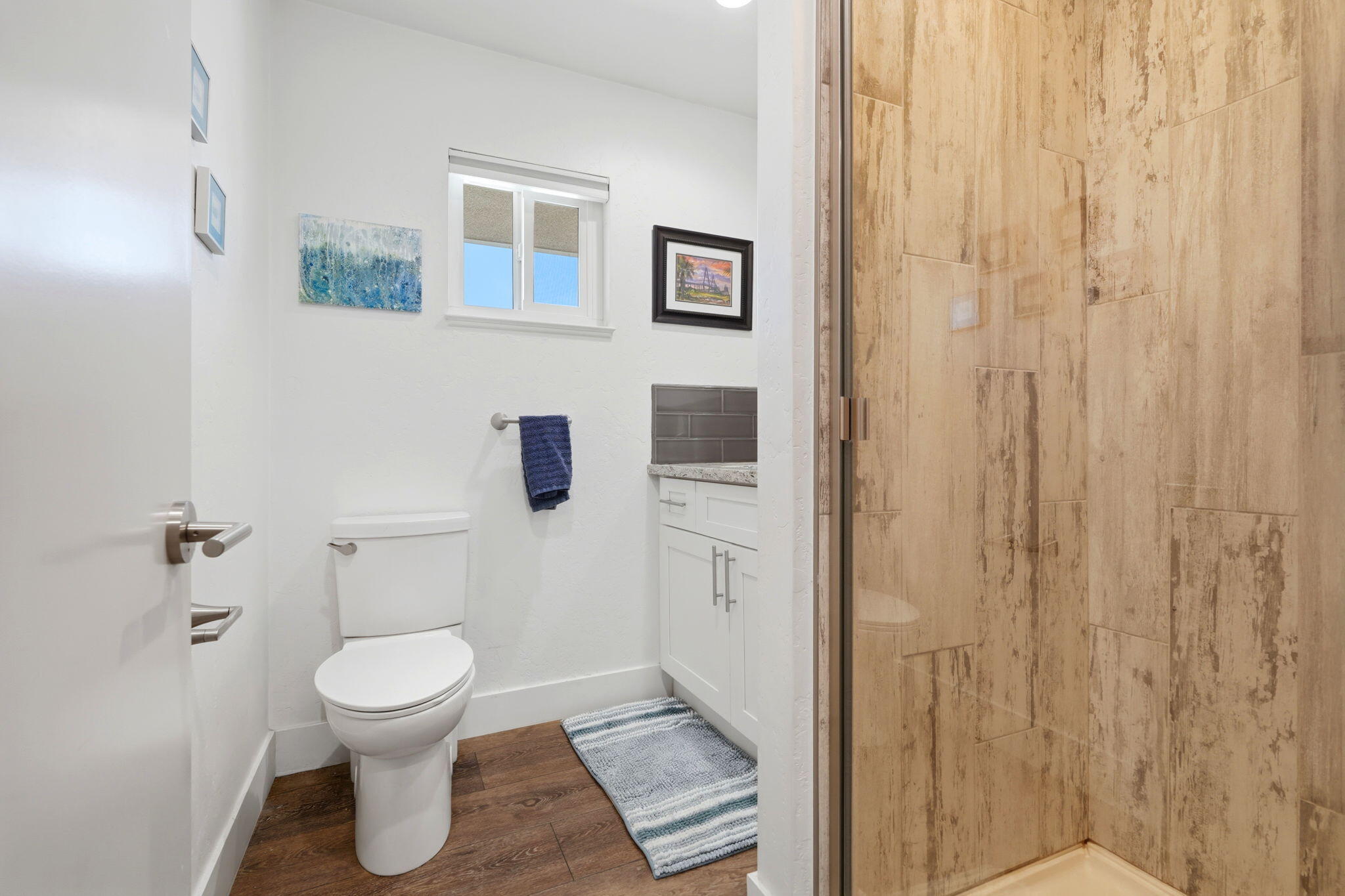 365 E Sycamore Dr, Hanford, CA 93230