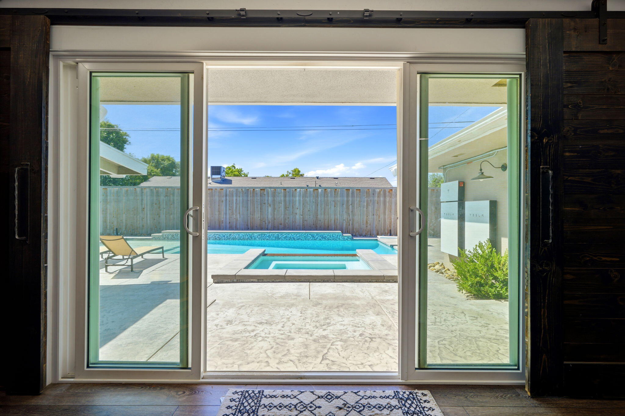 365 E Sycamore Dr, Hanford, CA 93230