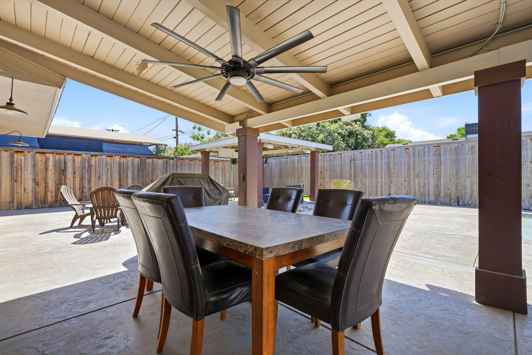 365 E Sycamore Dr, Hanford, CA 93230