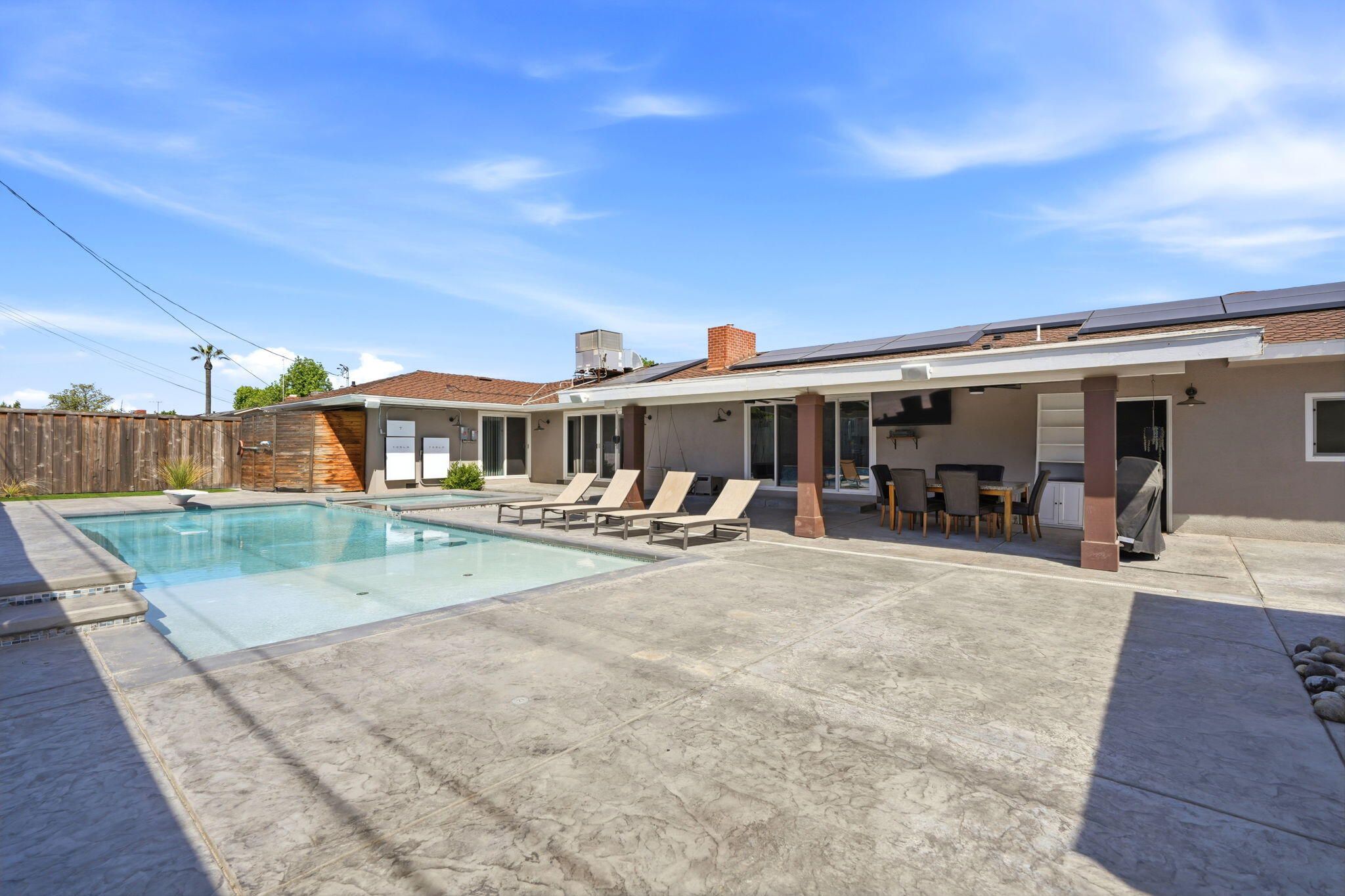 365 E Sycamore Dr, Hanford, CA 93230