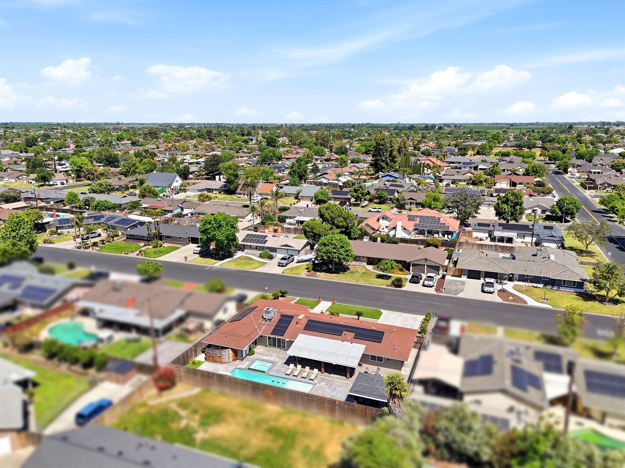 365 E Sycamore Dr, Hanford, CA 93230