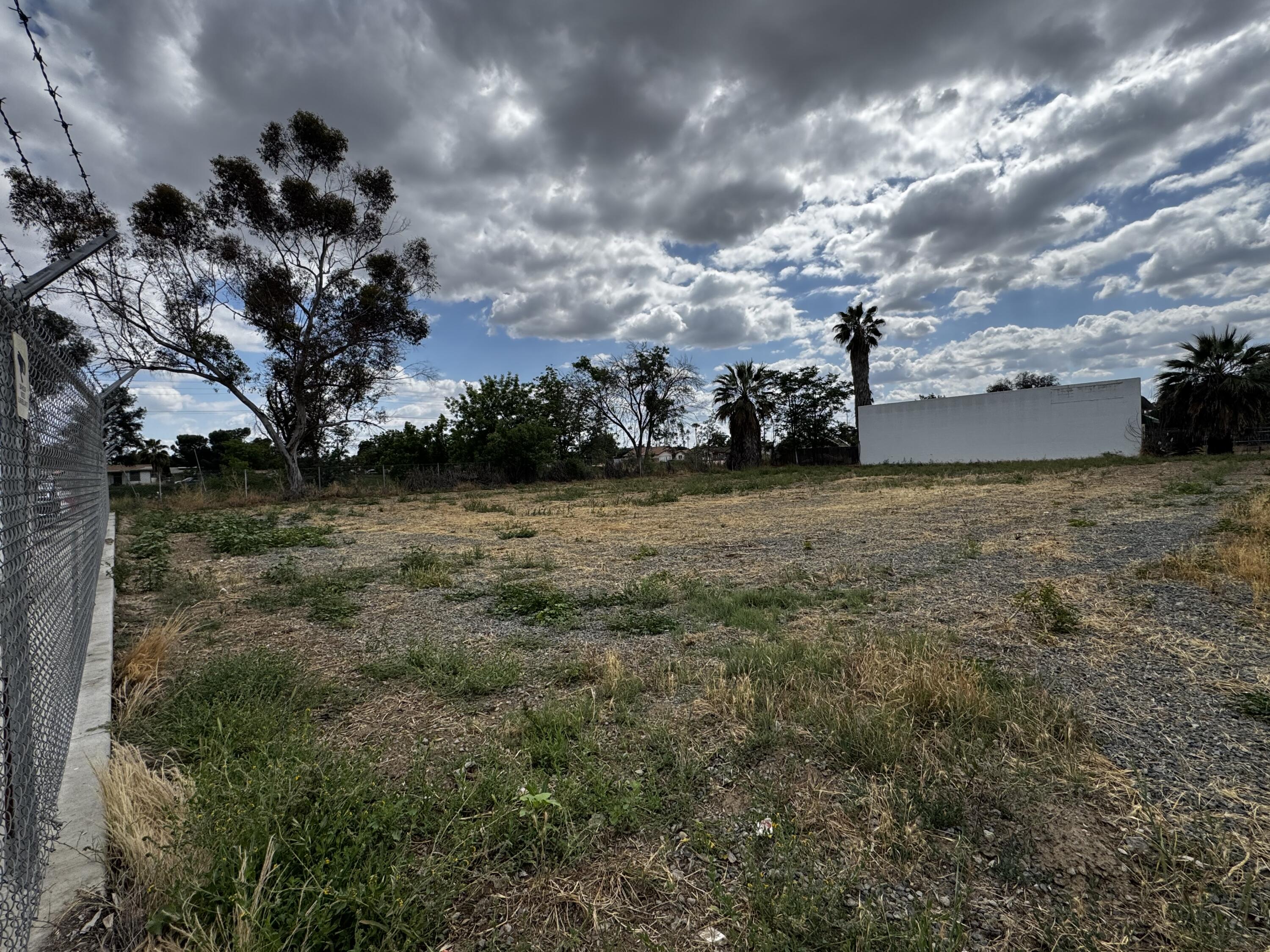 311 E 4th St, Hanford, CA 93230