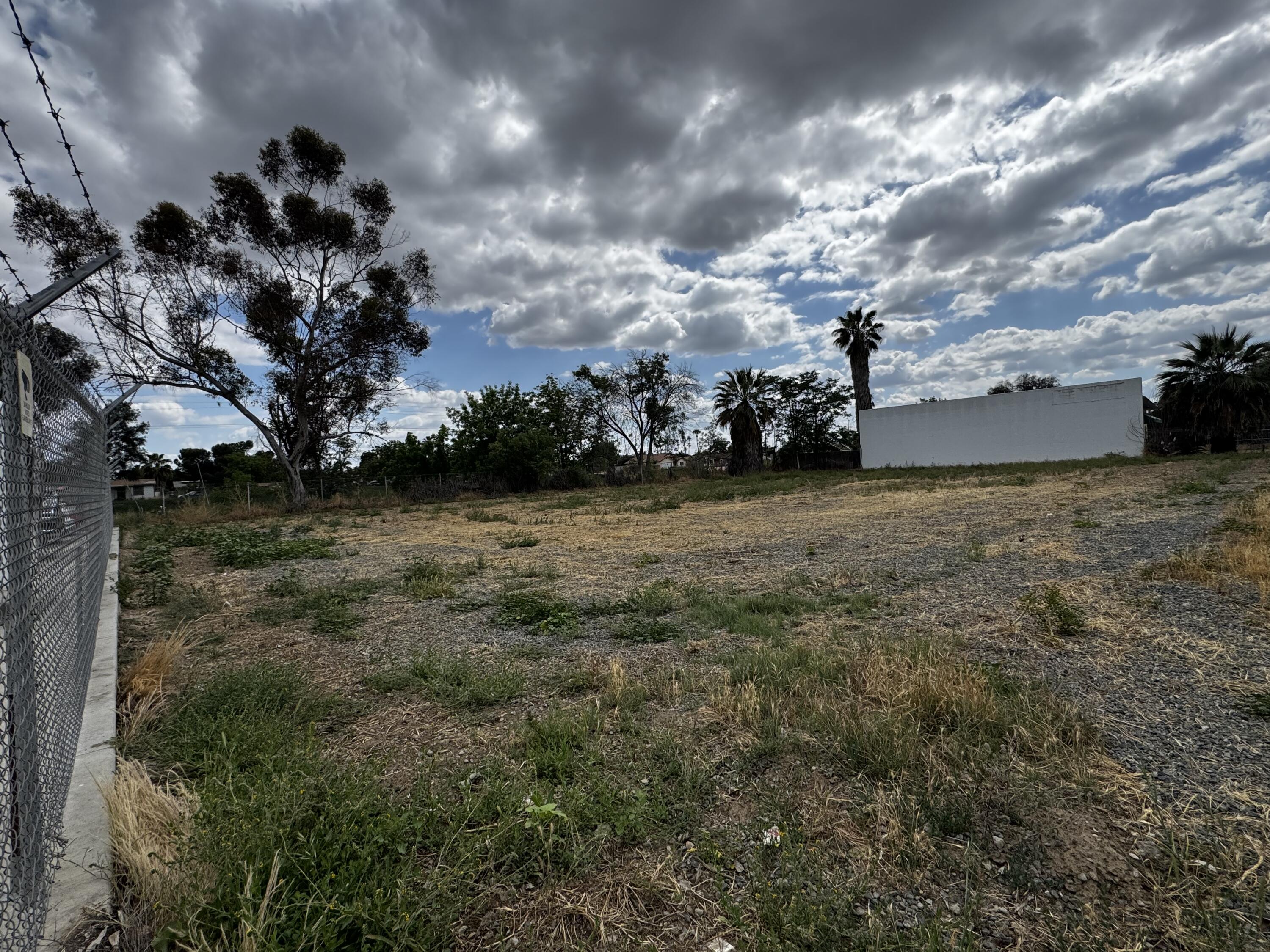 311 E 4th St, Hanford, CA 93230