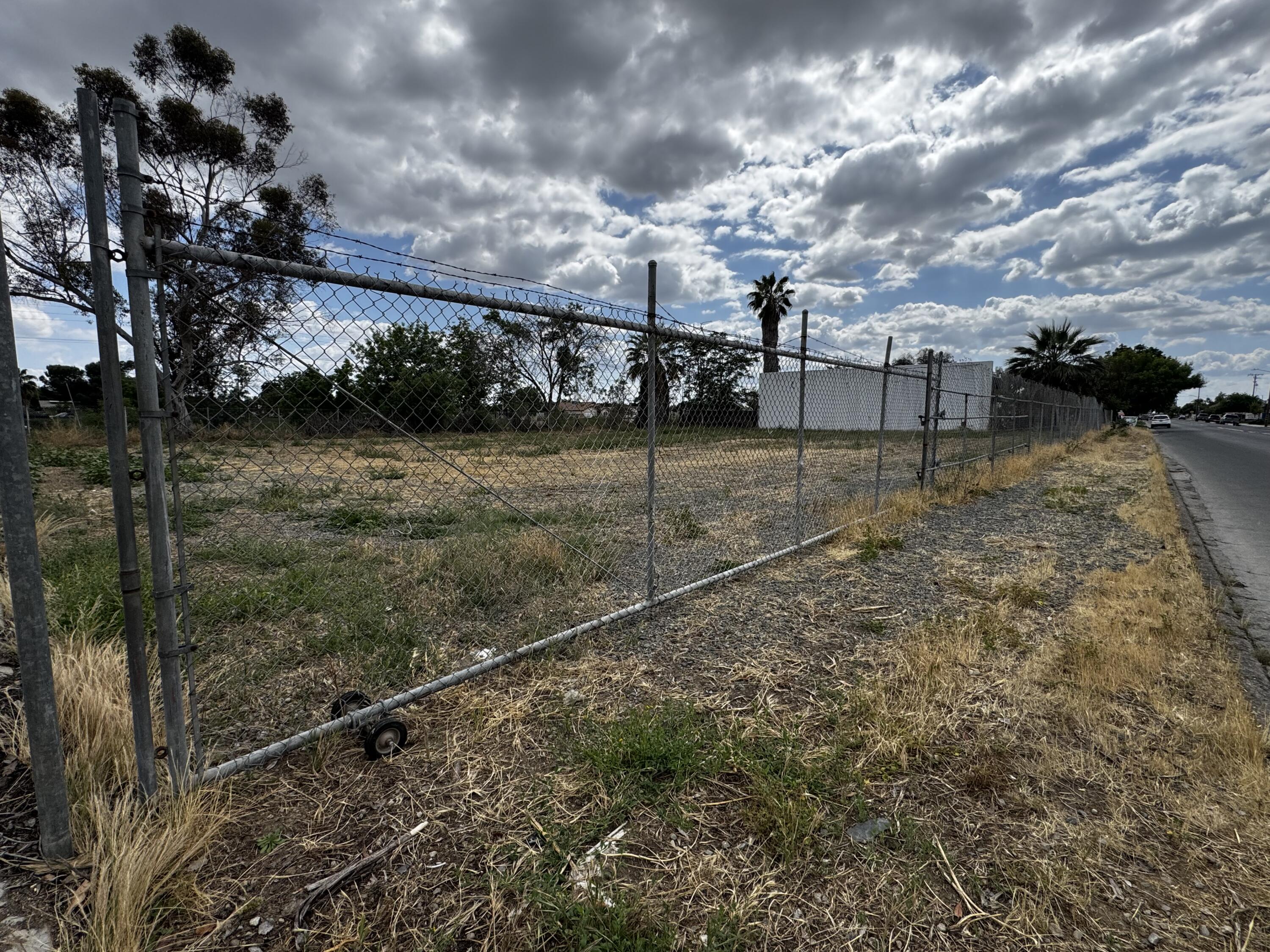 311 E 4th St, Hanford, CA 93230