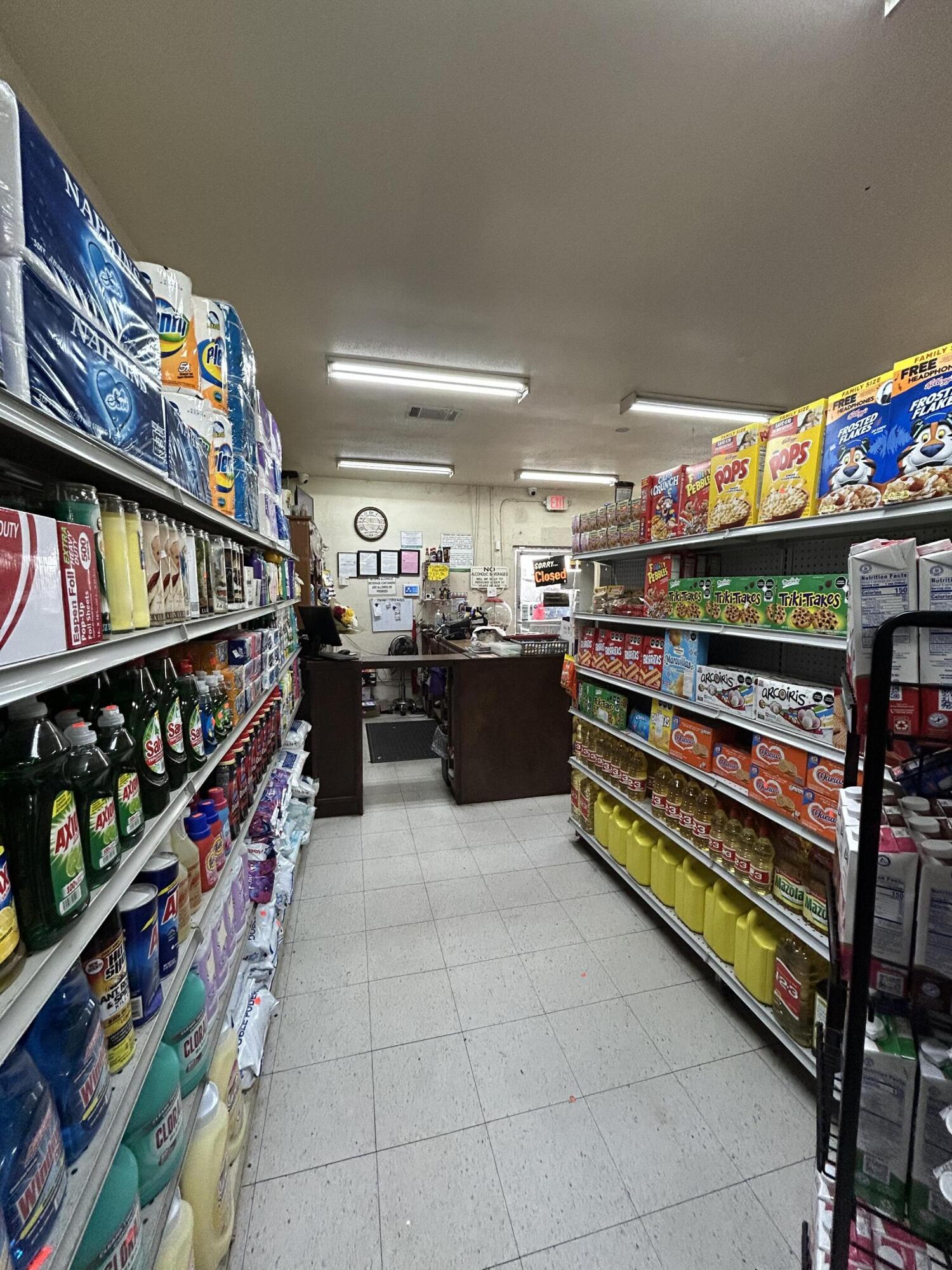 772 S Main St, Pixley, CA 93256