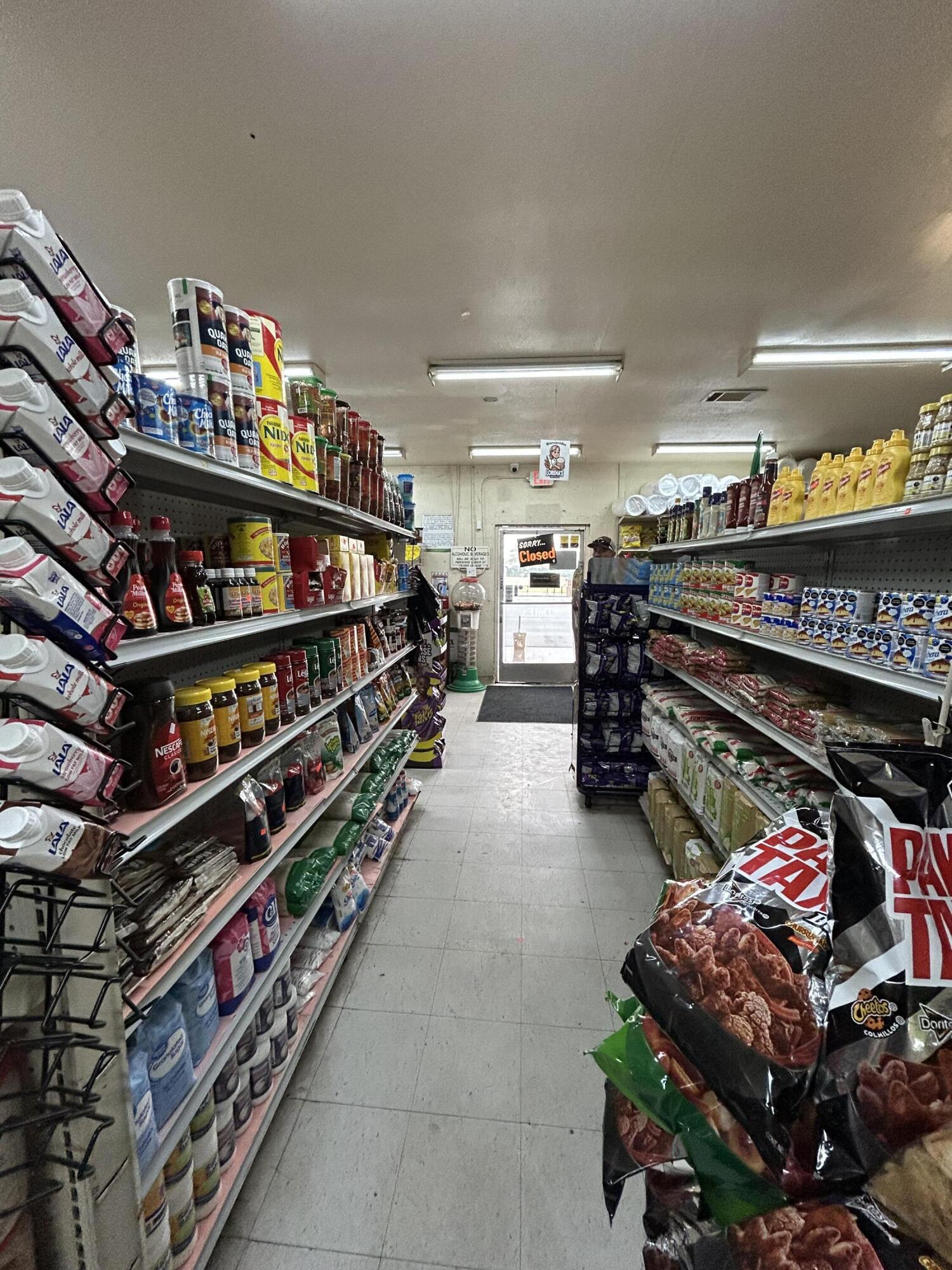 772 S Main St, Pixley, CA 93256