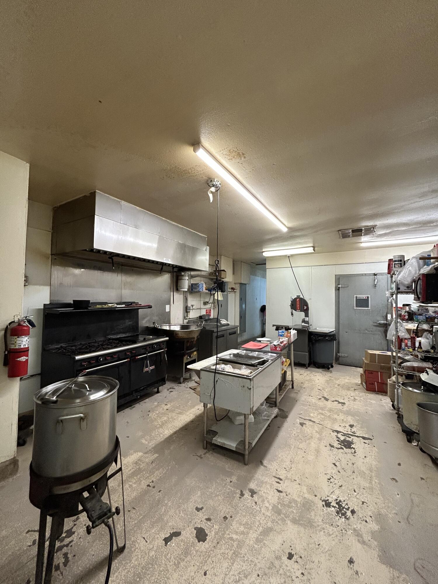 772 S Main St, Pixley, CA 93256