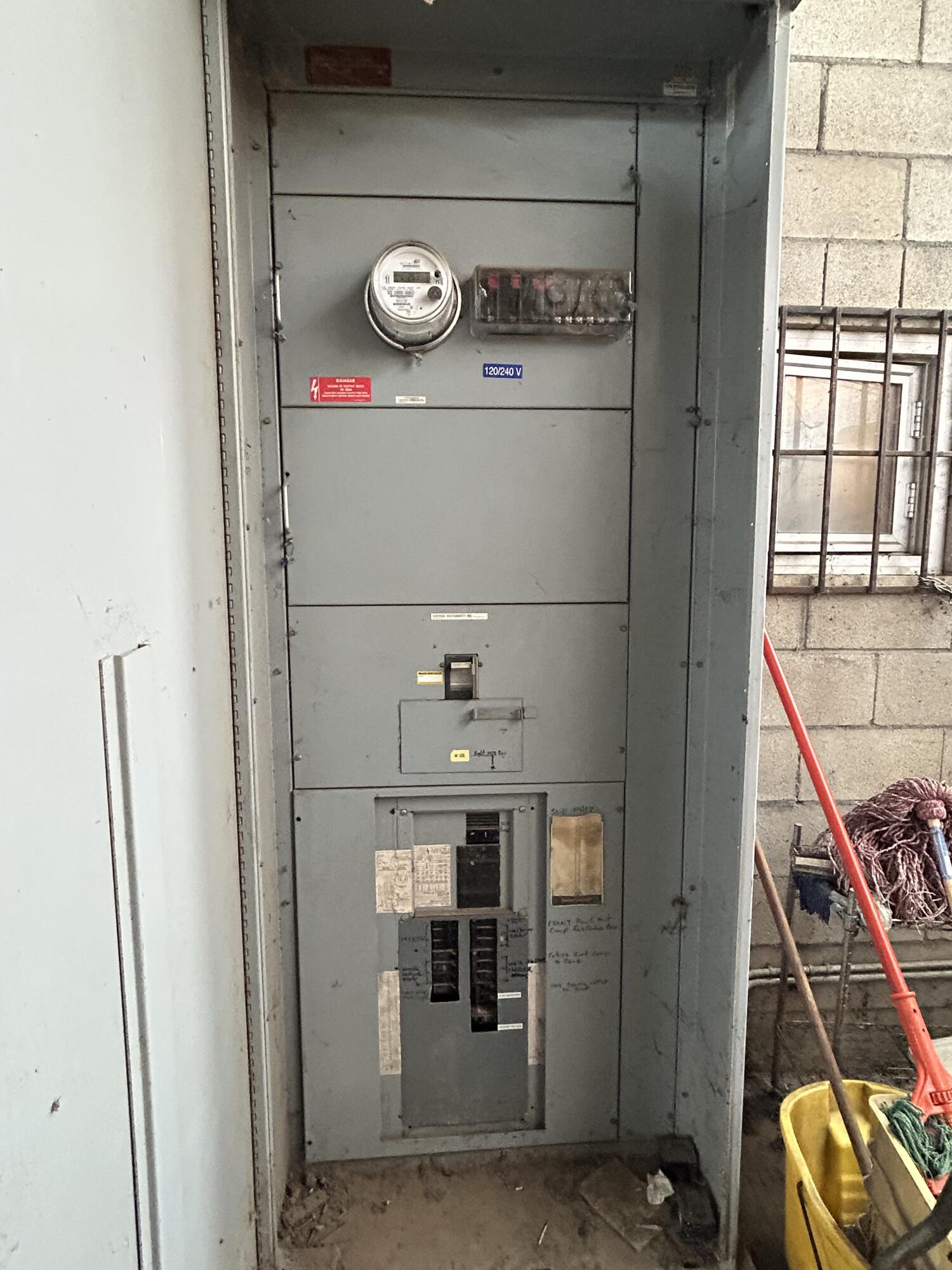 772 S Main St, Pixley, CA 93256