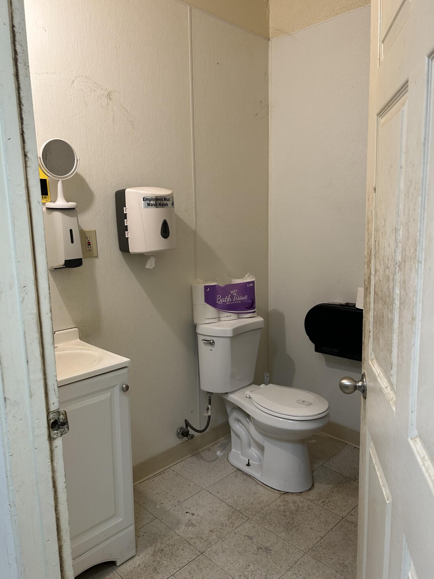 772 S Main St, Pixley, CA 93256