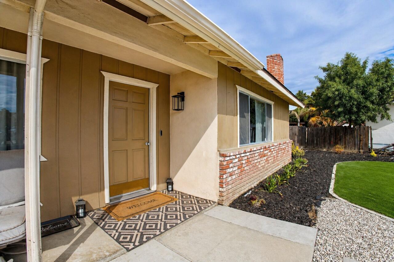 1431 E Boyer Dr, Tulare, CA 93274