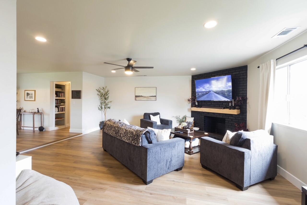 1431 E Boyer Dr, Tulare, CA 93274