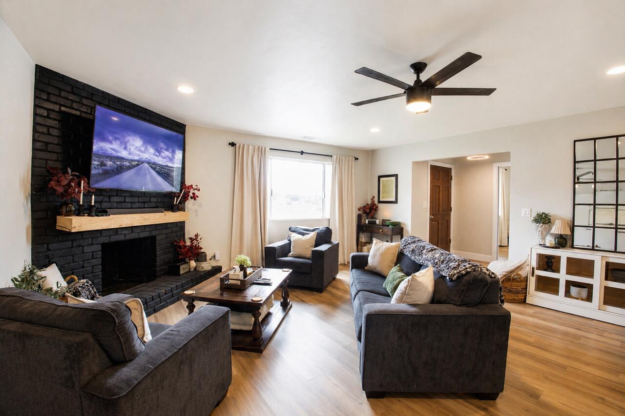 1431 E Boyer Dr, Tulare, CA 93274