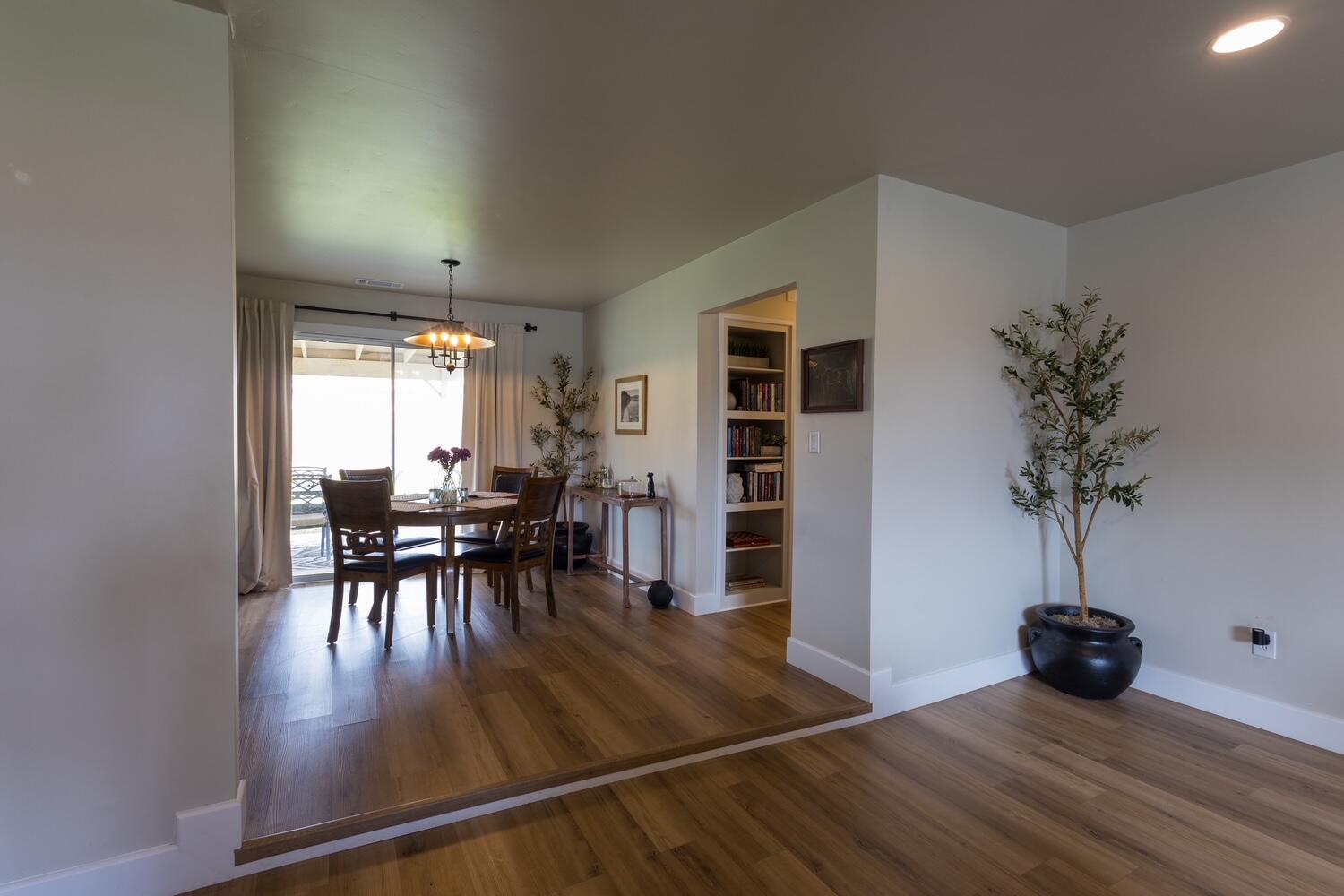 1431 E Boyer Dr, Tulare, CA 93274