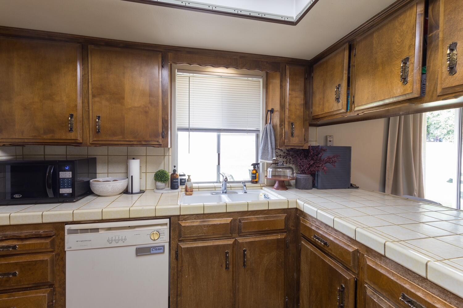 1431 E Boyer Dr, Tulare, CA 93274