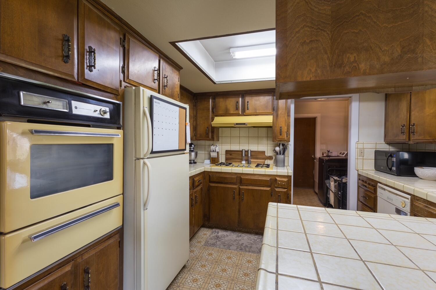 1431 E Boyer Dr, Tulare, CA 93274