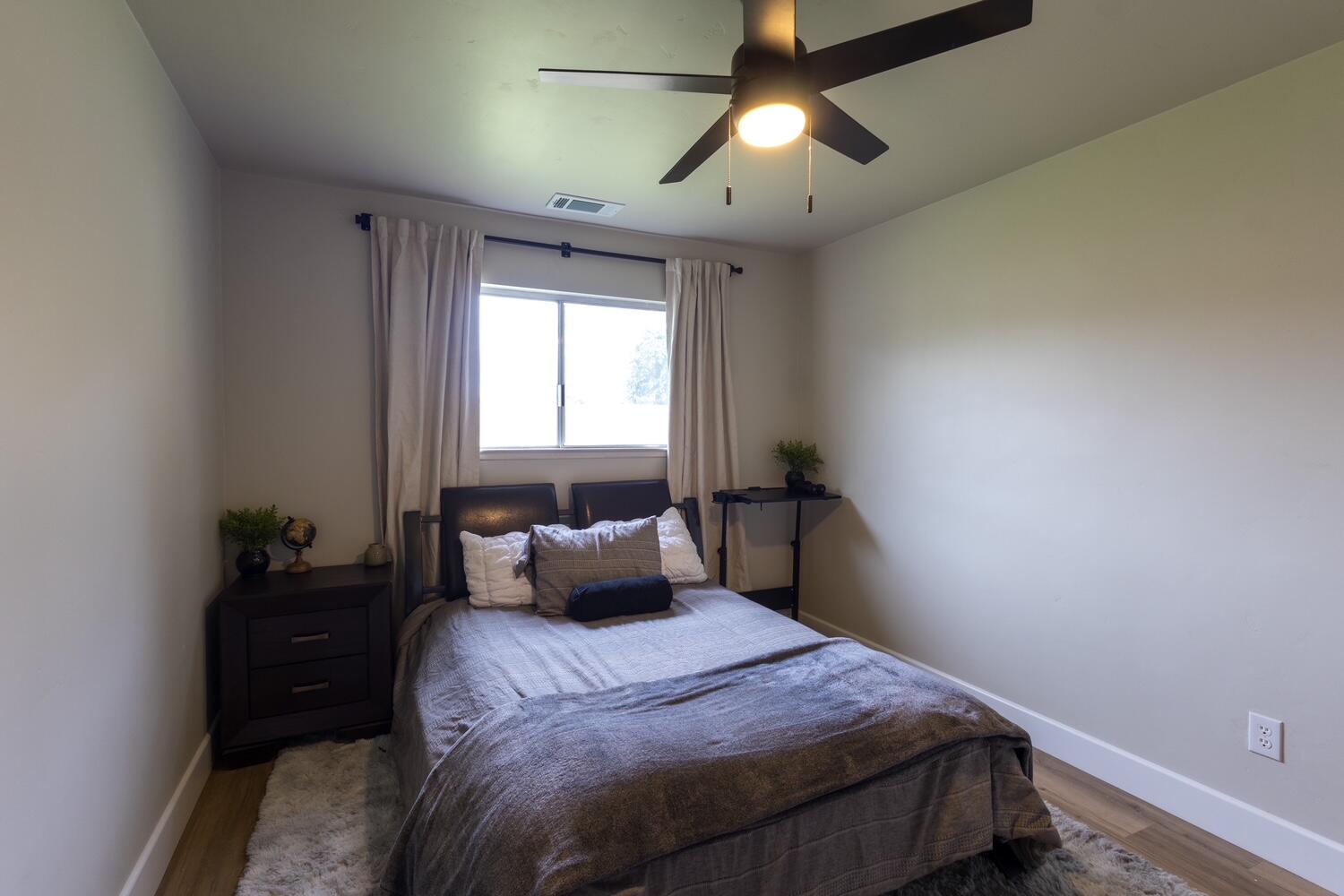 1431 E Boyer Dr, Tulare, CA 93274