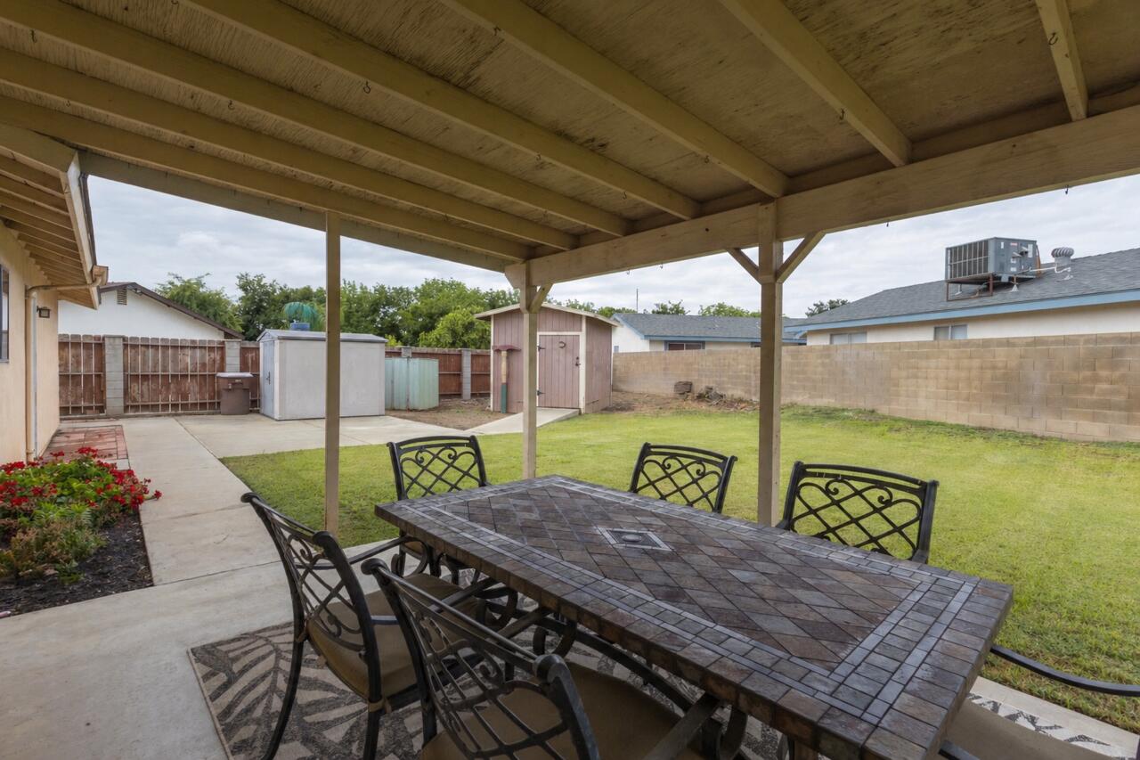 1431 E Boyer Dr, Tulare, CA 93274