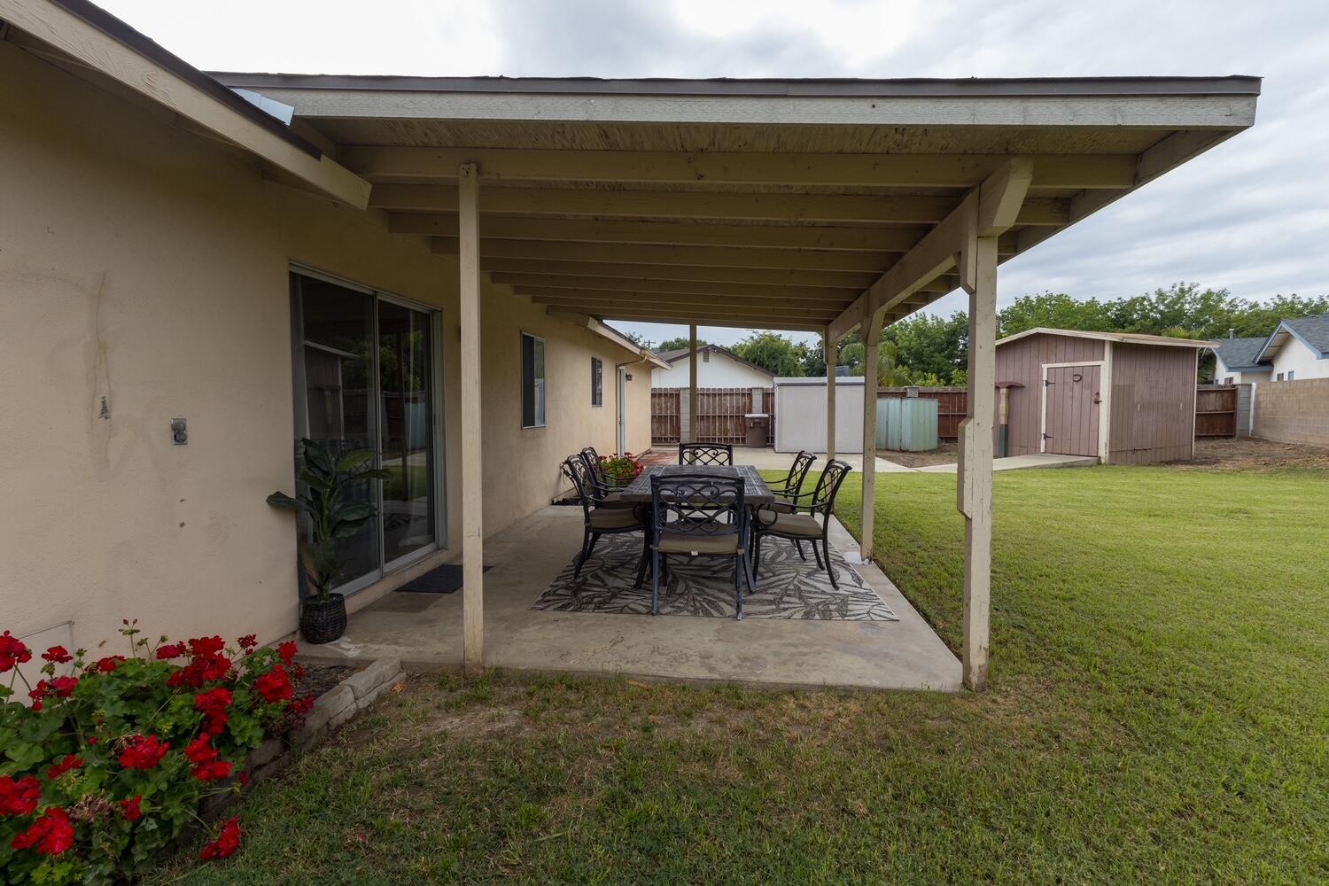 1431 E Boyer Dr, Tulare, CA 93274