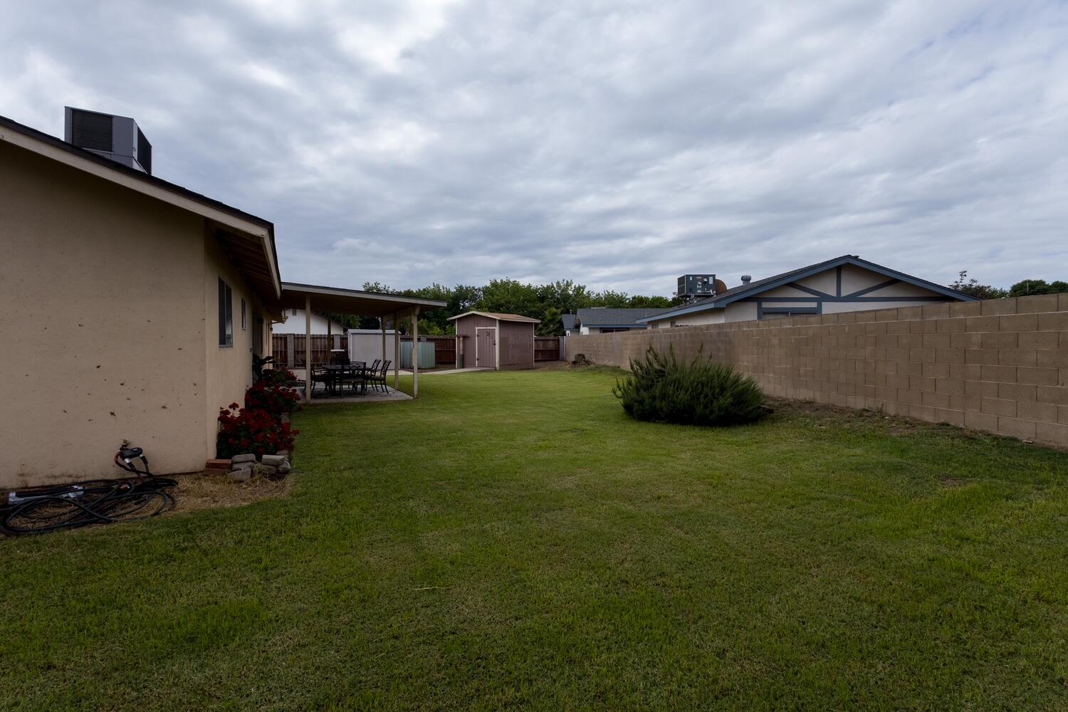 1431 E Boyer Dr, Tulare, CA 93274