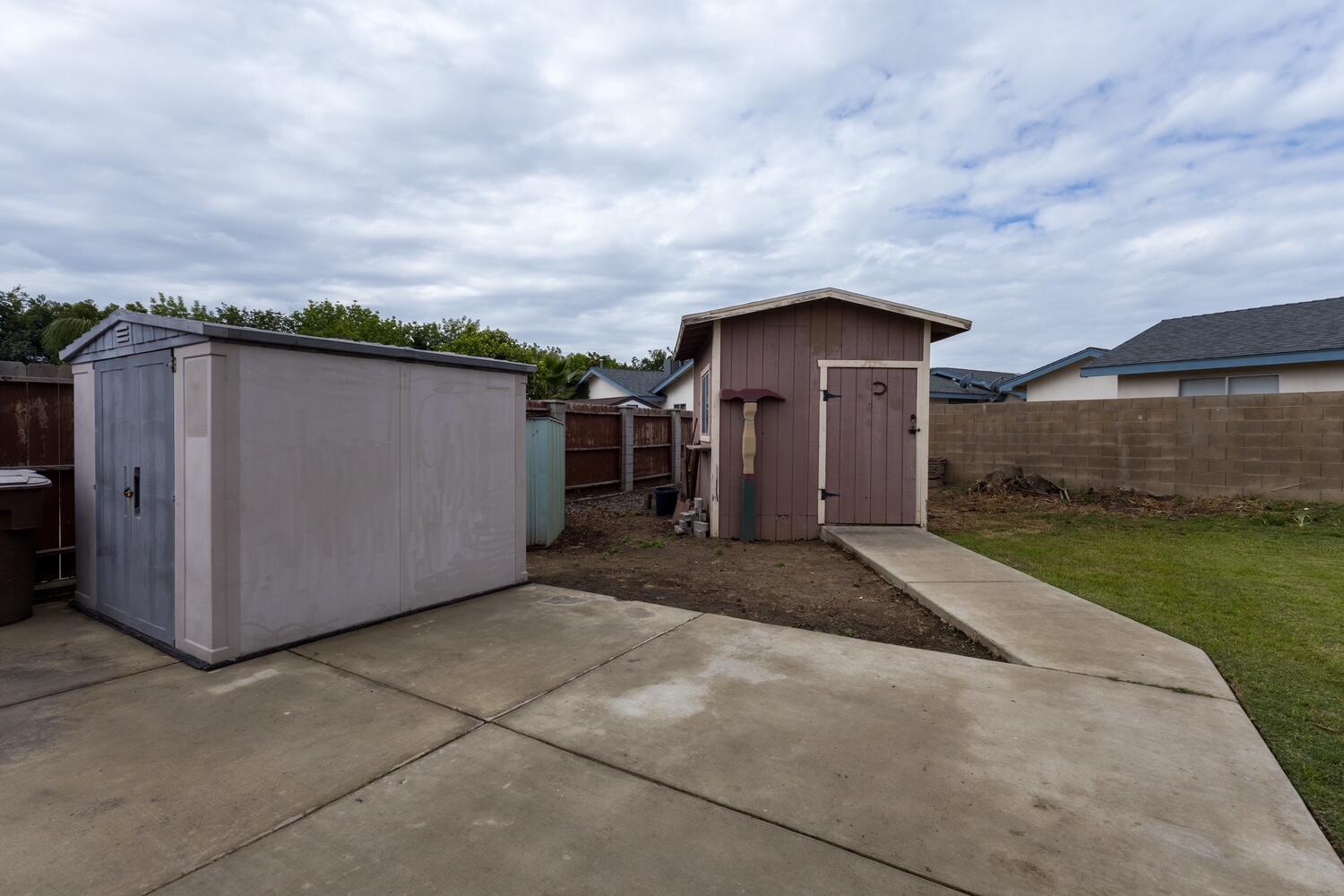 1431 E Boyer Dr, Tulare, CA 93274