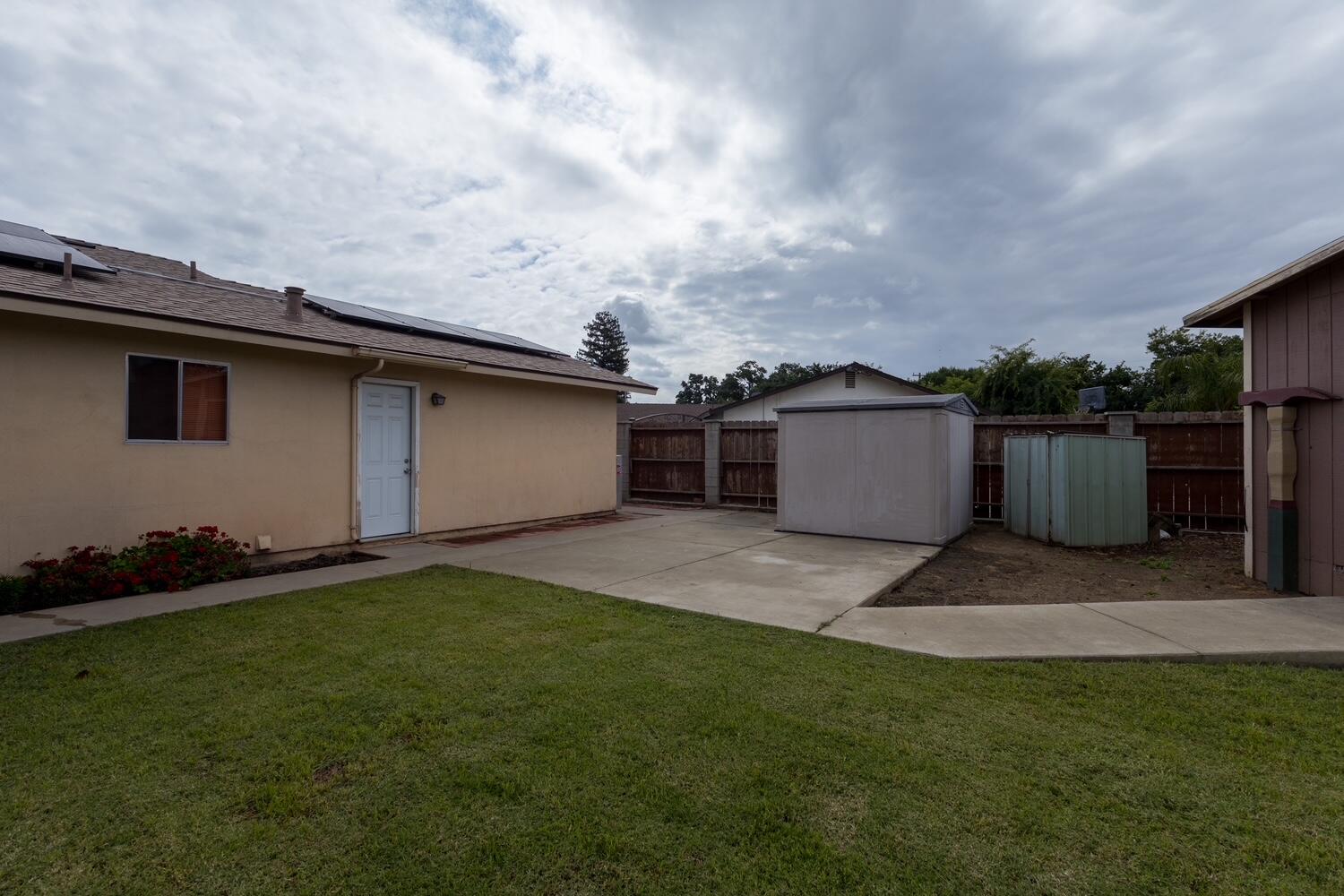 1431 E Boyer Dr, Tulare, CA 93274