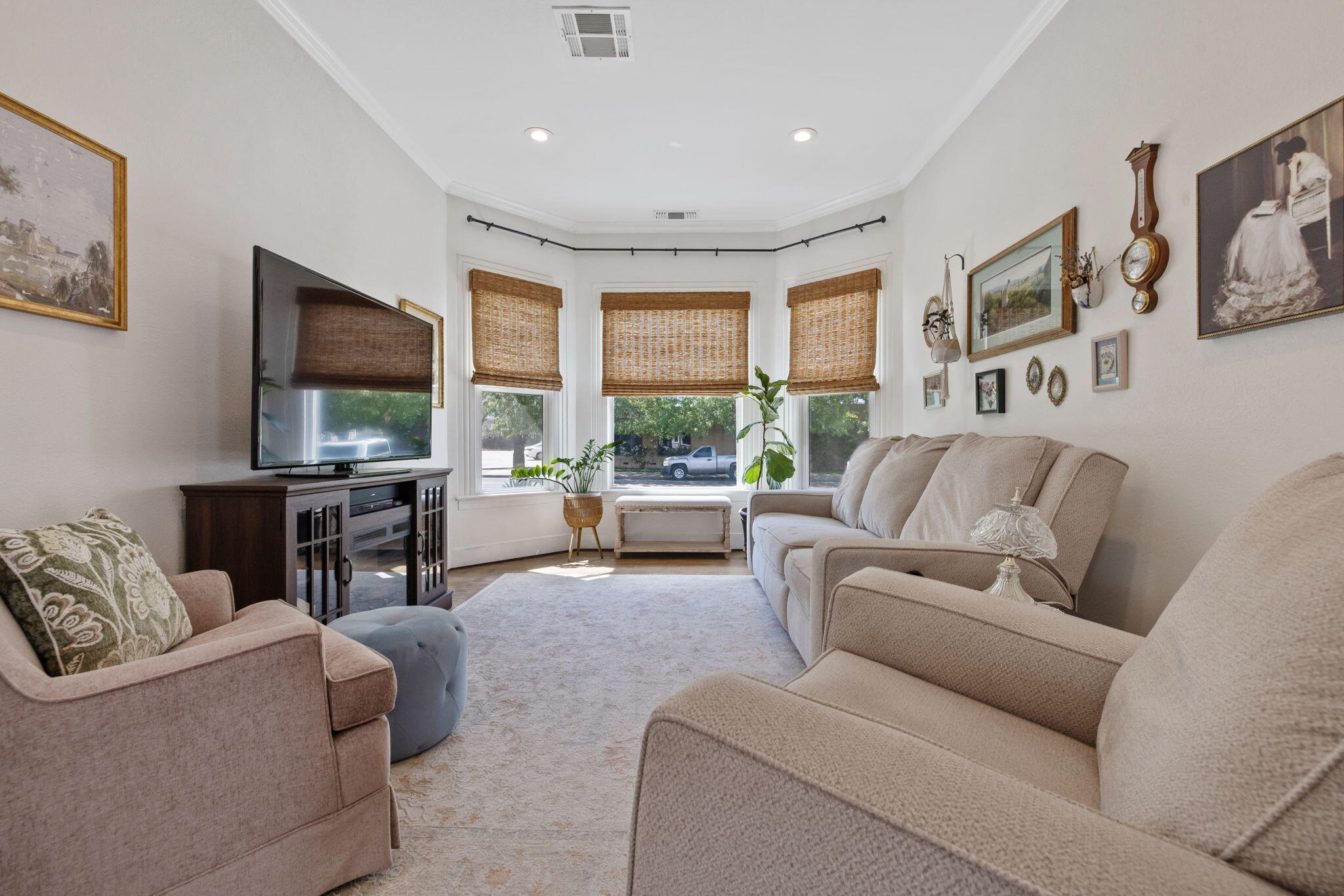 124 W Florinda St, Hanford, CA 93230