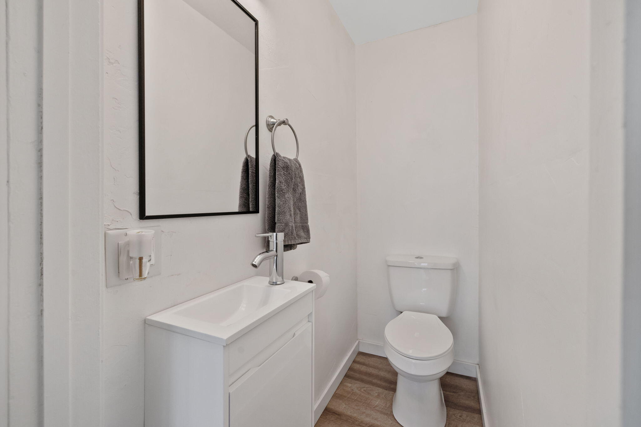 124 W Florinda St, Hanford, CA 93230