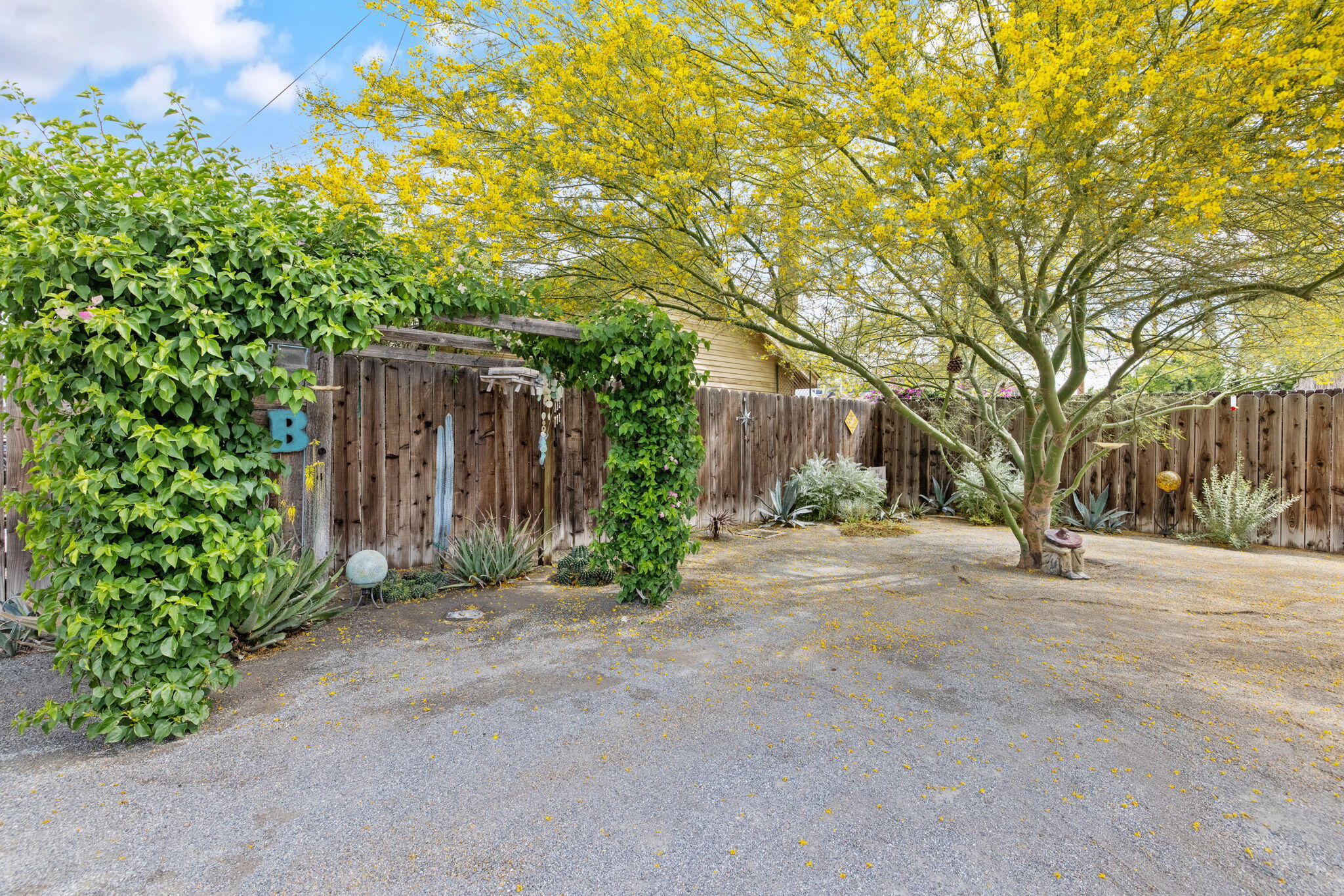 124 W Florinda St, Hanford, CA 93230