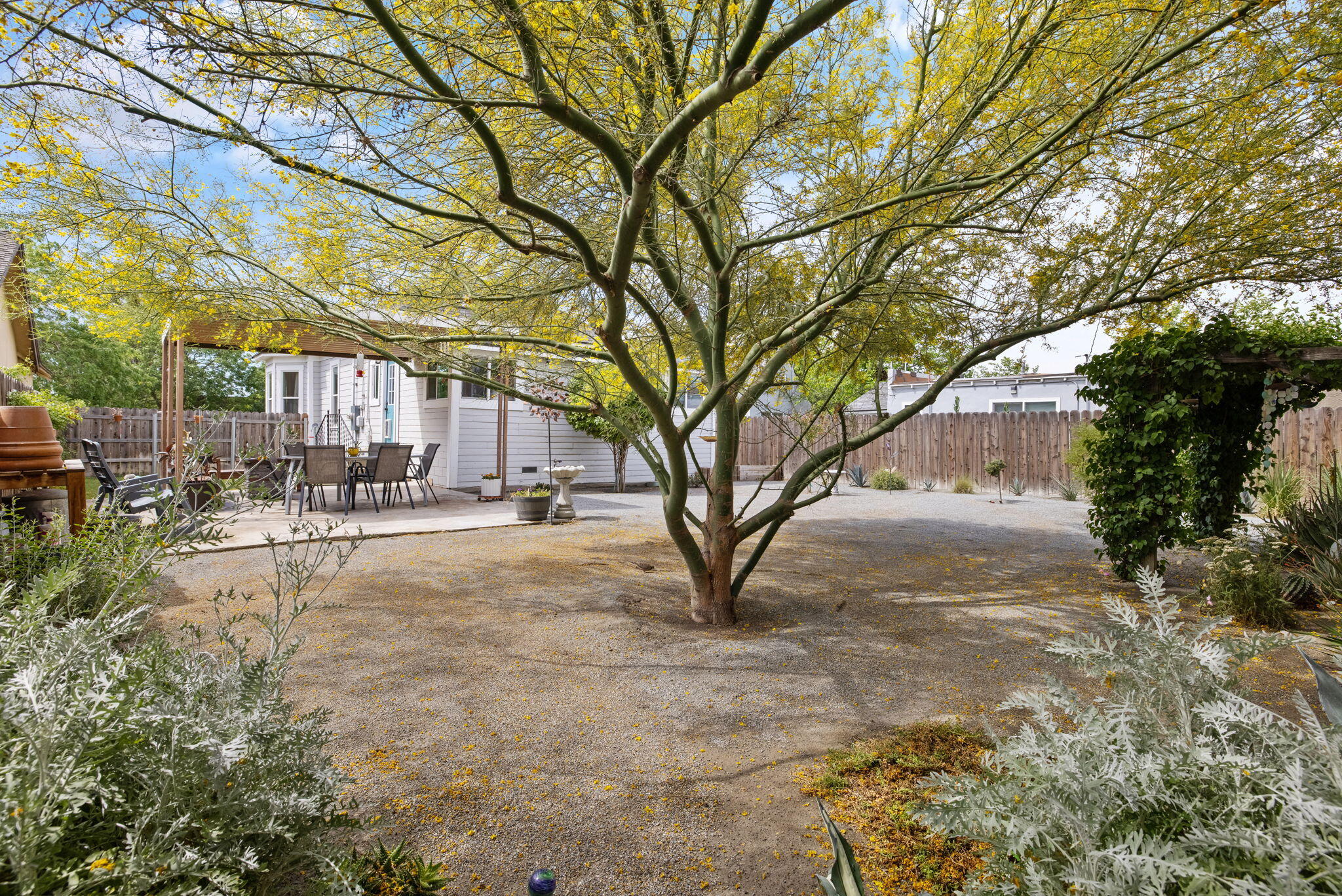 124 W Florinda St, Hanford, CA 93230